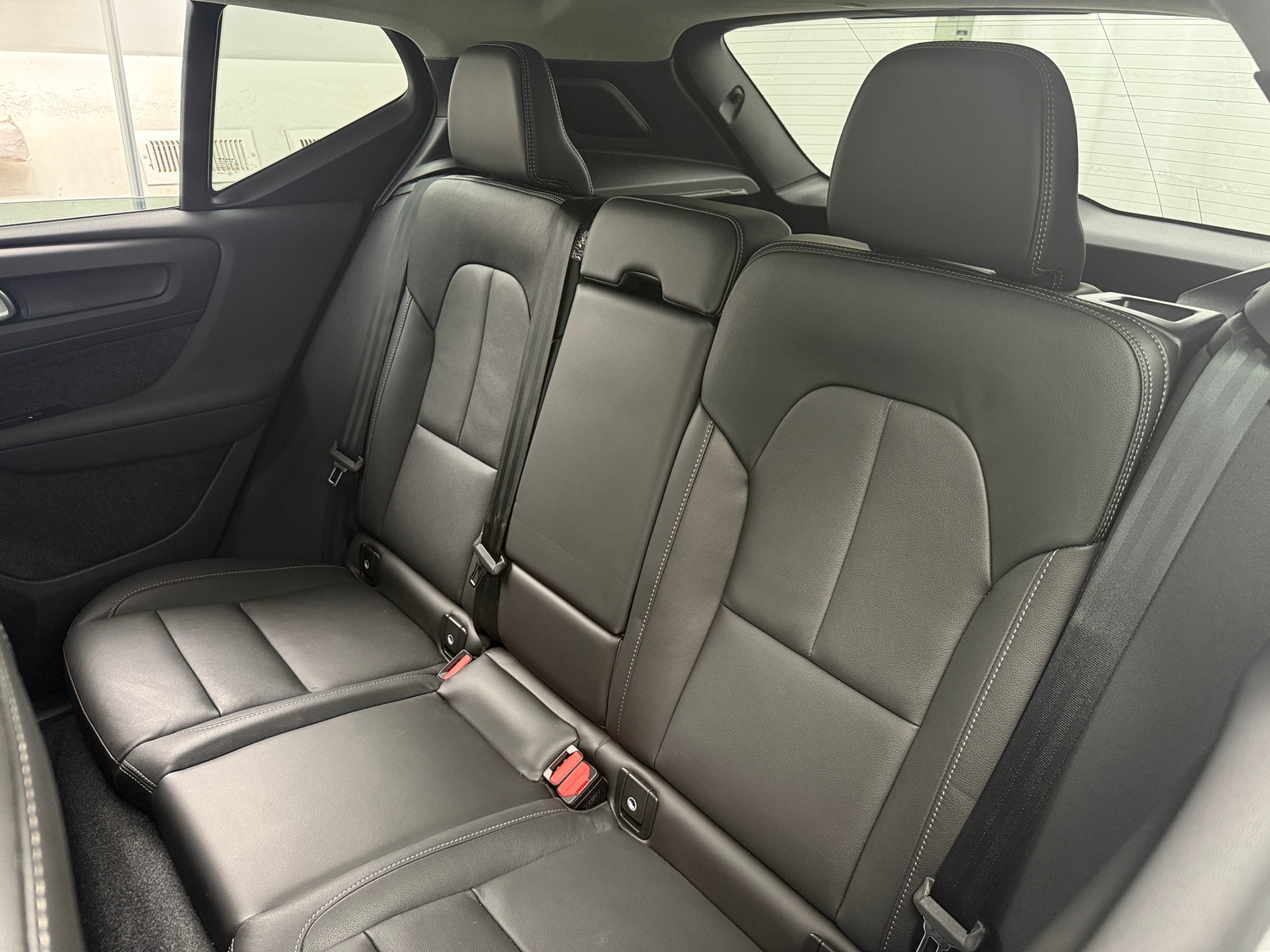 Thumbnail: 2025 Volvo XC40 - 6