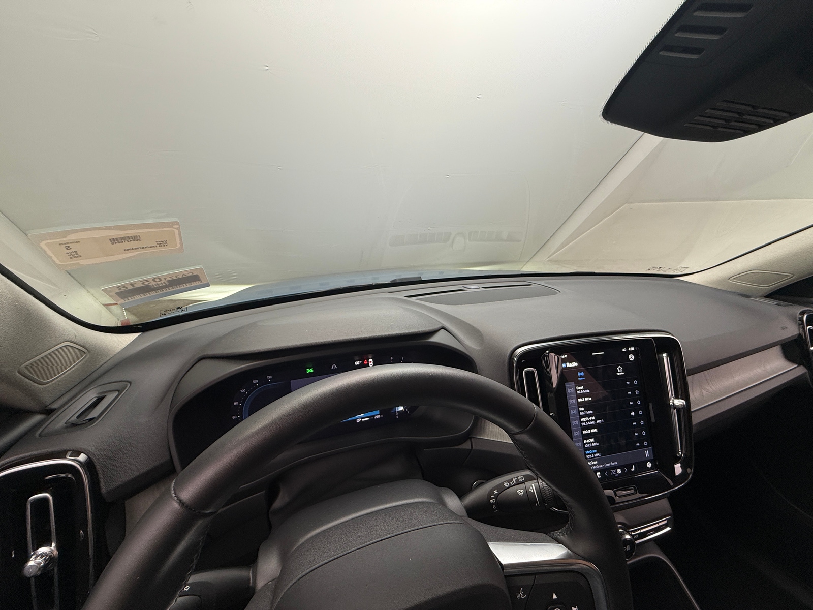 Thumbnail: 2025 Volvo XC40 - 3