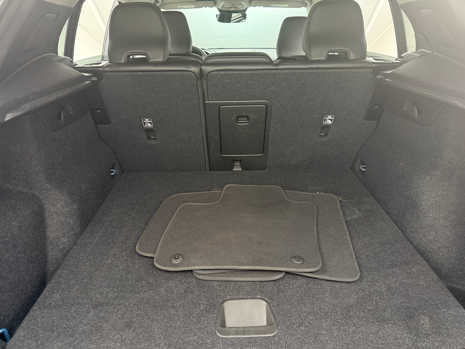 Thumbnail: 2025 Volvo XC40 - 7