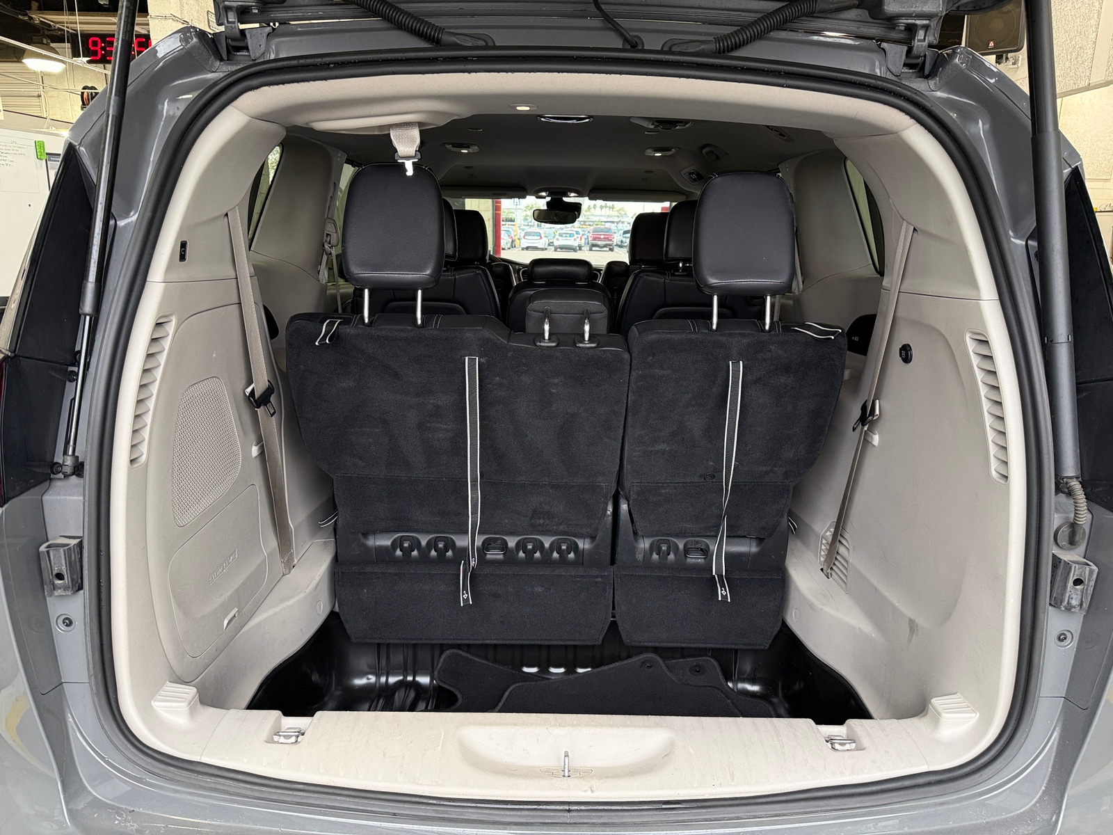 Thumbnail: 2022 Chrysler Pacifica - 6