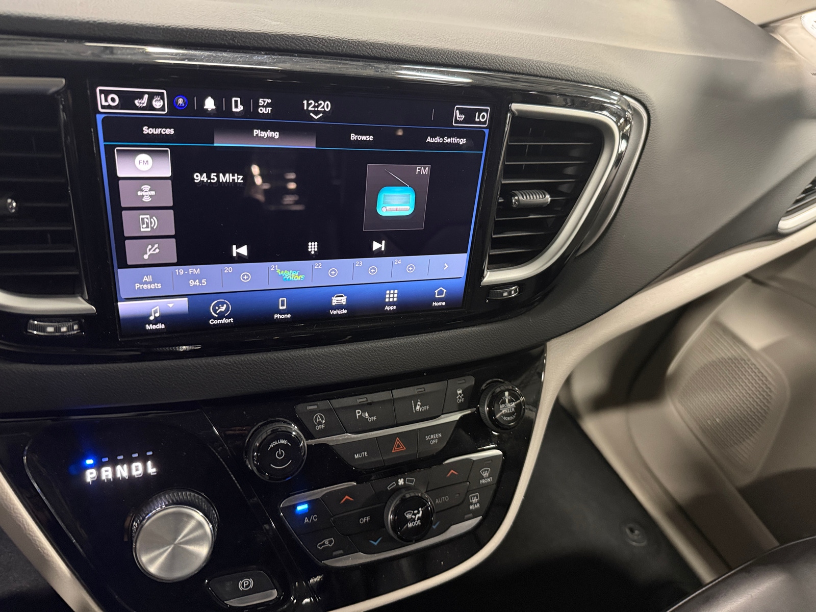 Thumbnail: 2024 Chrysler Pacifica - 3