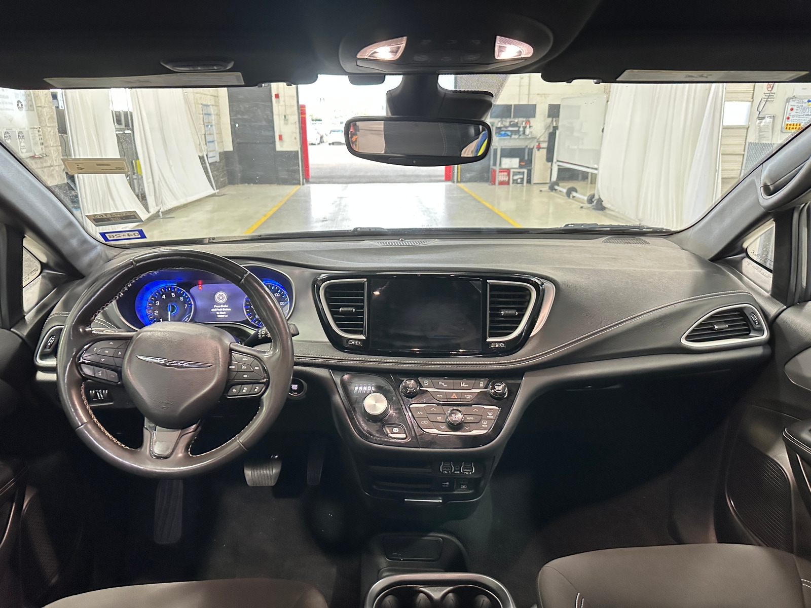 Thumbnail: 2022 Chrysler Pacifica - 3