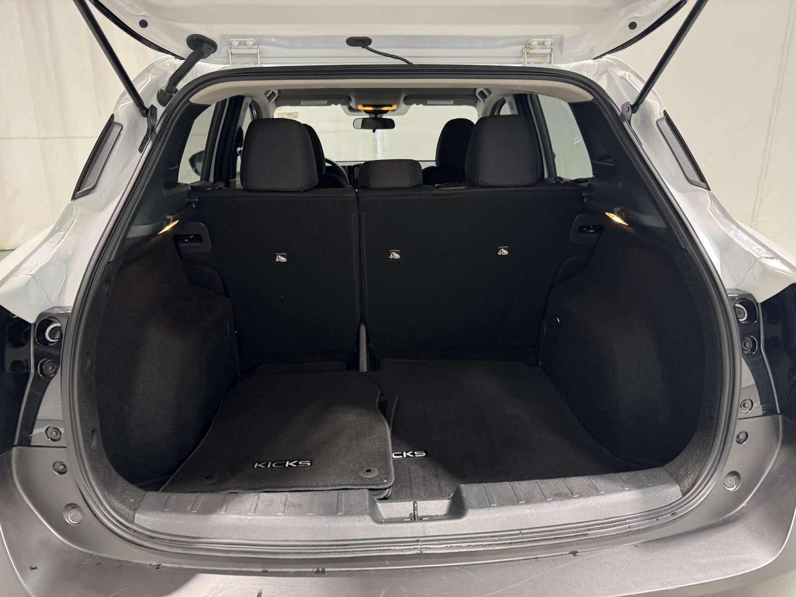 Thumbnail: 2025 Nissan Kicks - 7