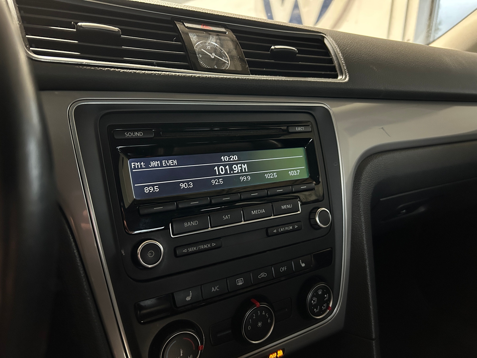 Thumbnail: 2015 Volkswagen Passat - 3