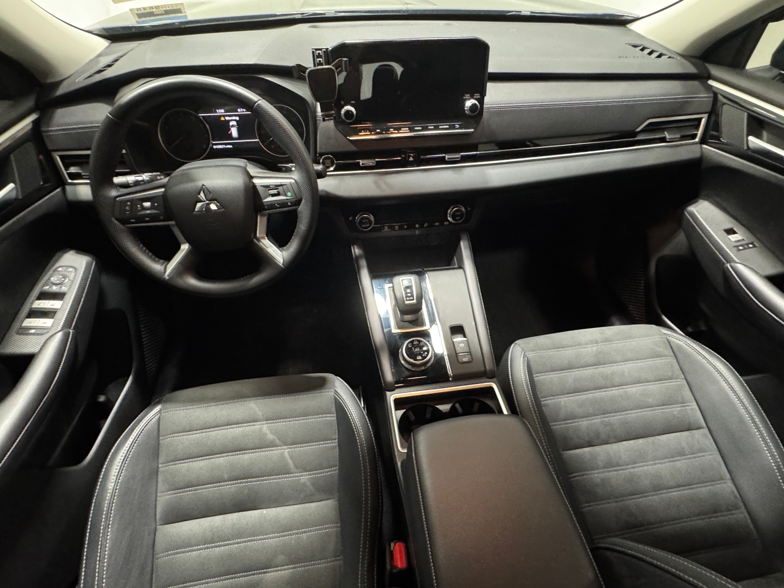 Thumbnail: 2024 Mitsubishi Outlander - 2