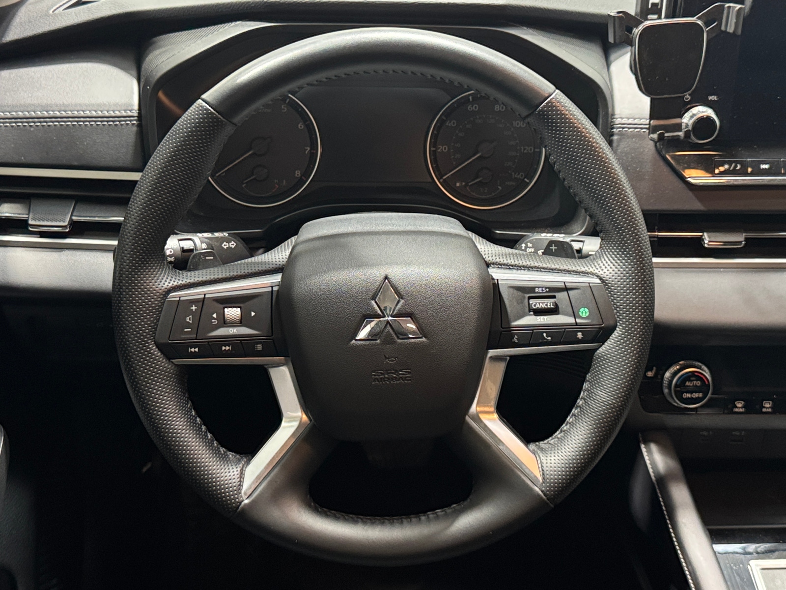 Thumbnail: 2024 Mitsubishi Outlander - 4