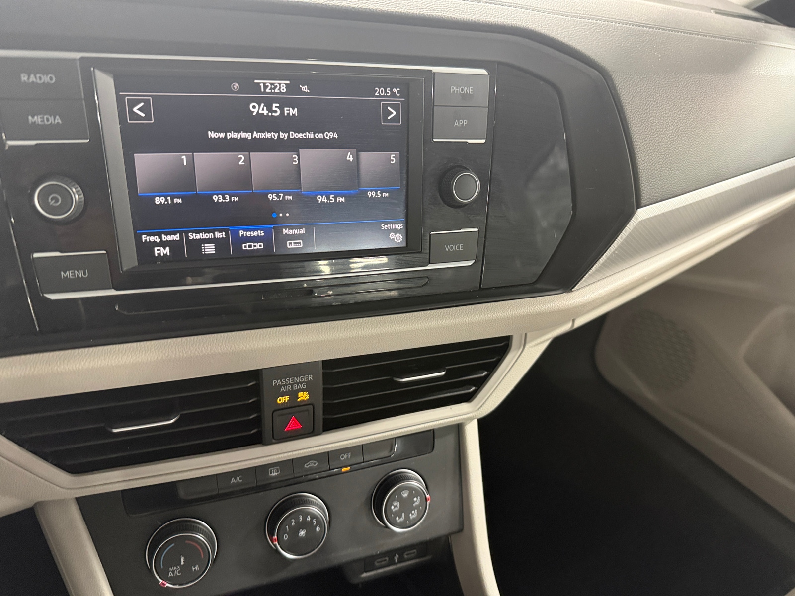 Thumbnail: 2021 Volkswagen Jetta - 4