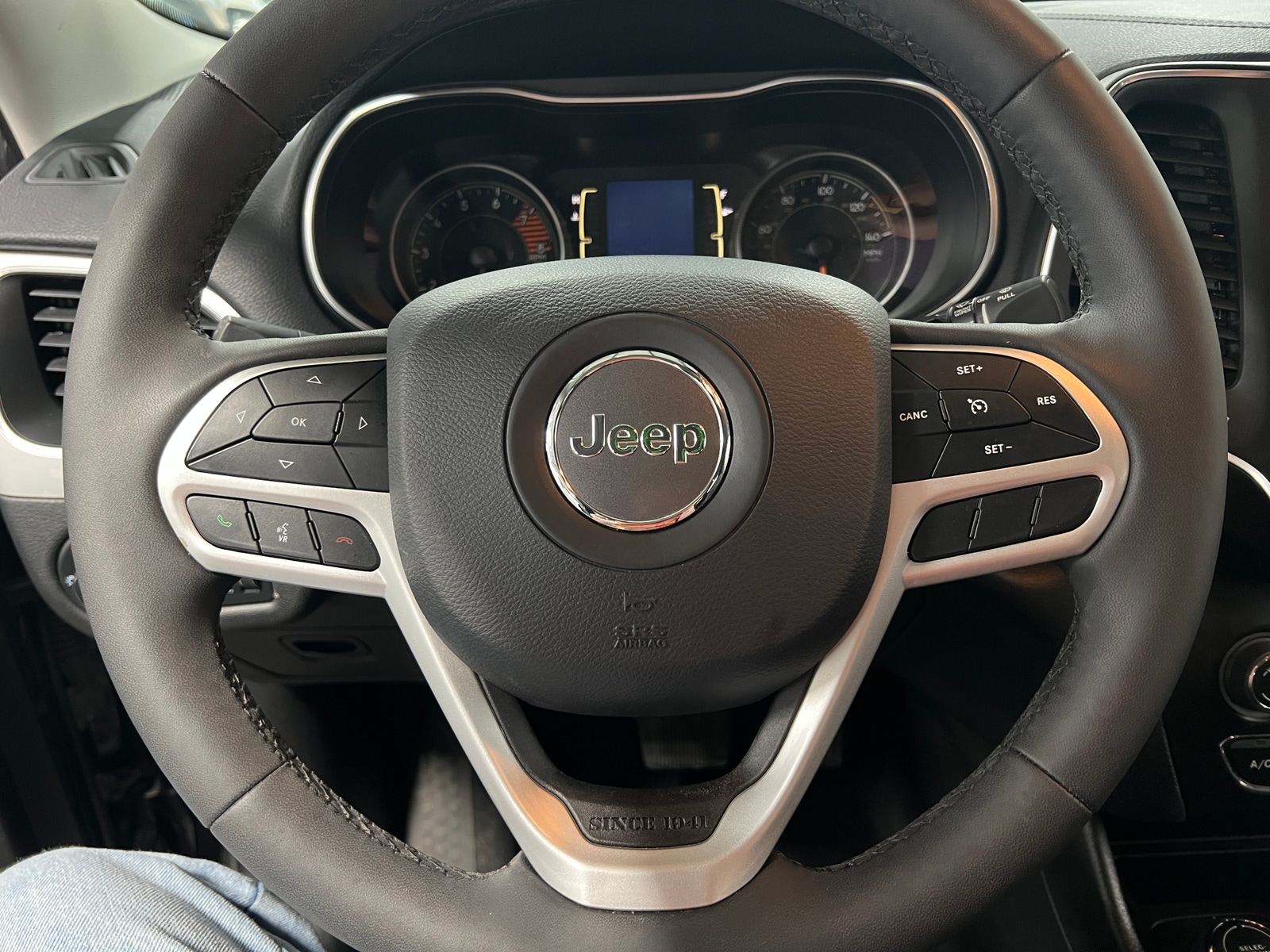 Thumbnail: 2022 Jeep Cherokee - 5