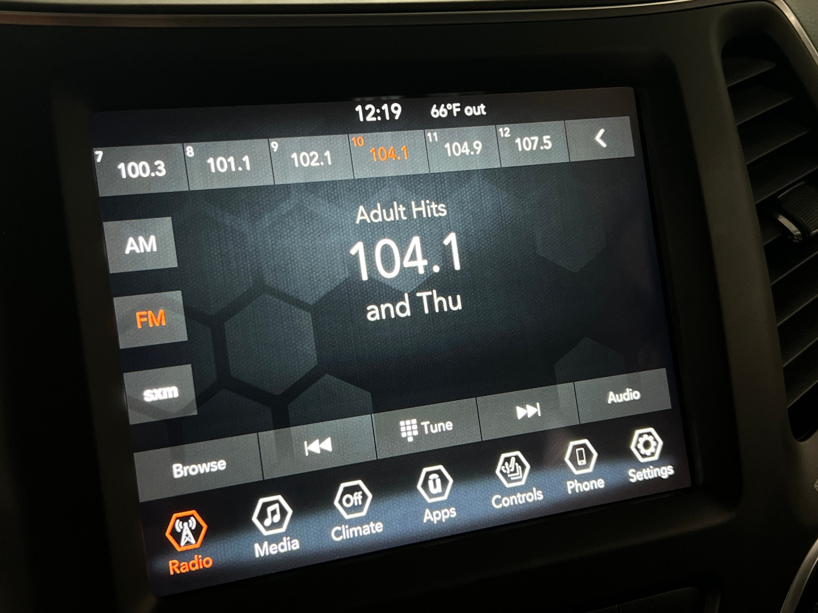 Thumbnail: 2022 Jeep Cherokee - 4