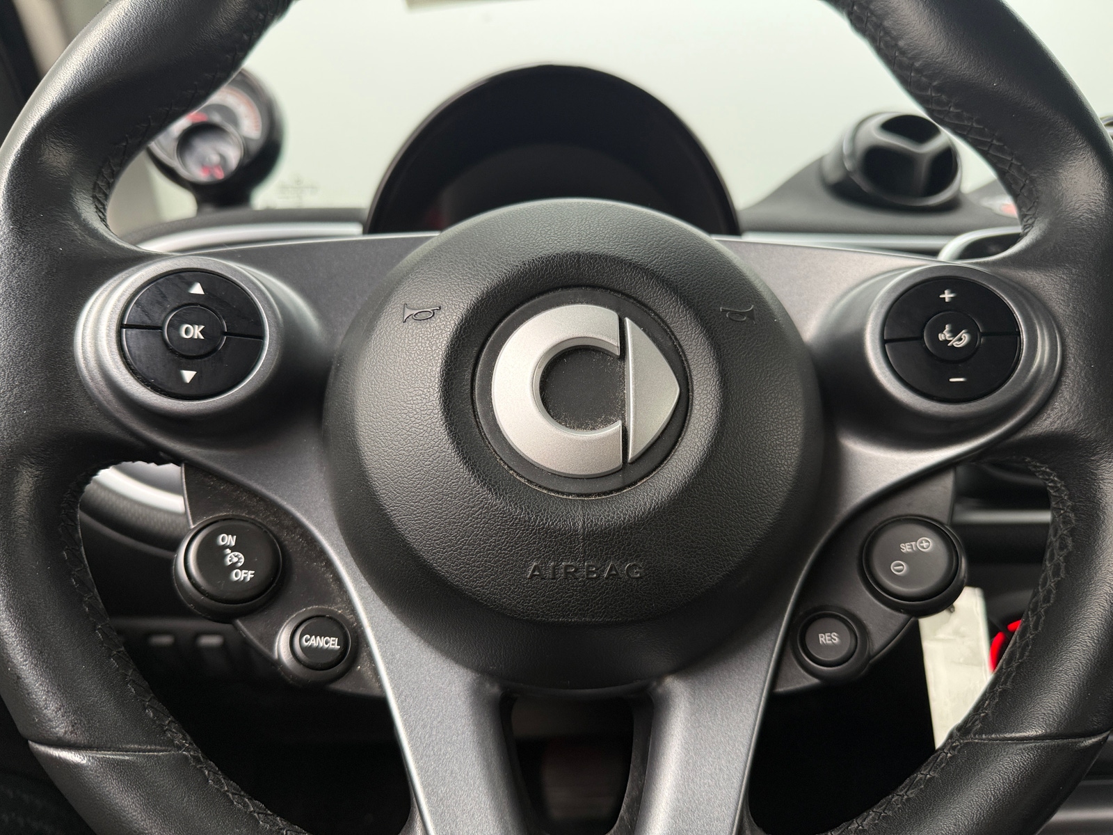Thumbnail: 2017 smart fortwo - 5