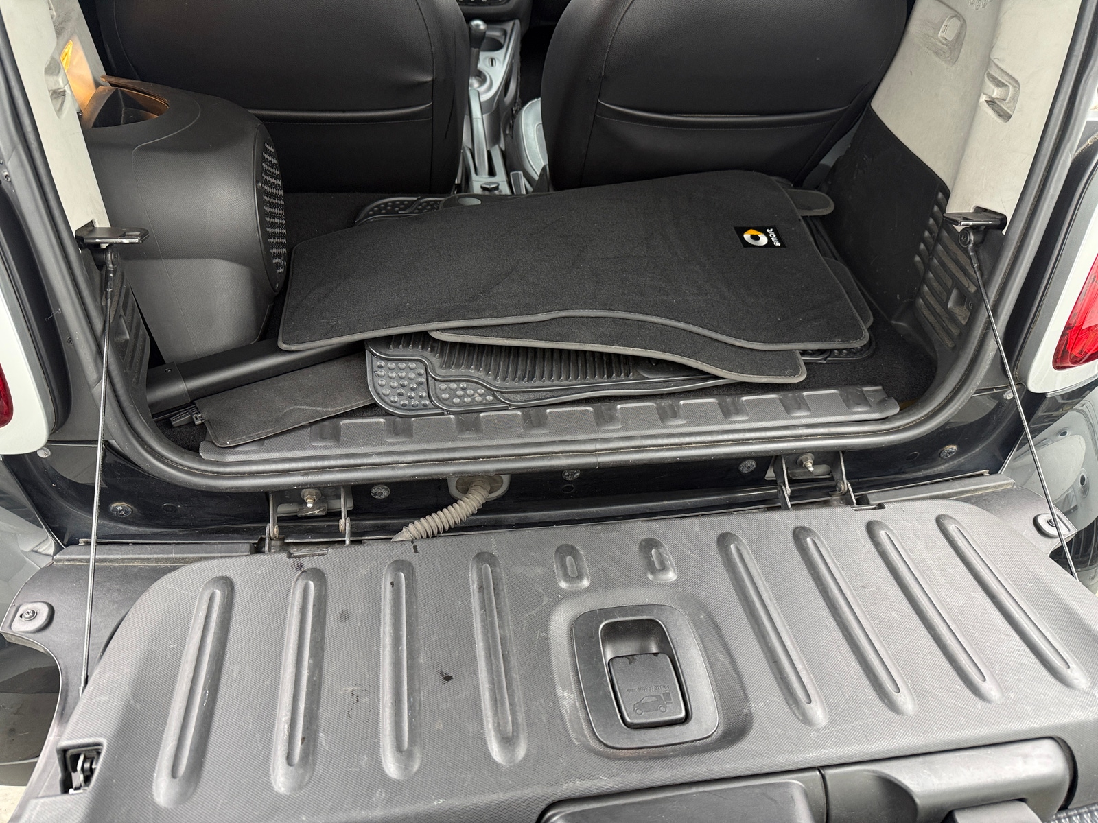 Thumbnail: 2017 smart fortwo - 6