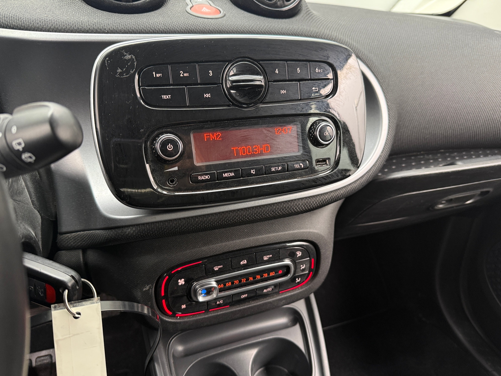 Thumbnail: 2017 smart fortwo - 4