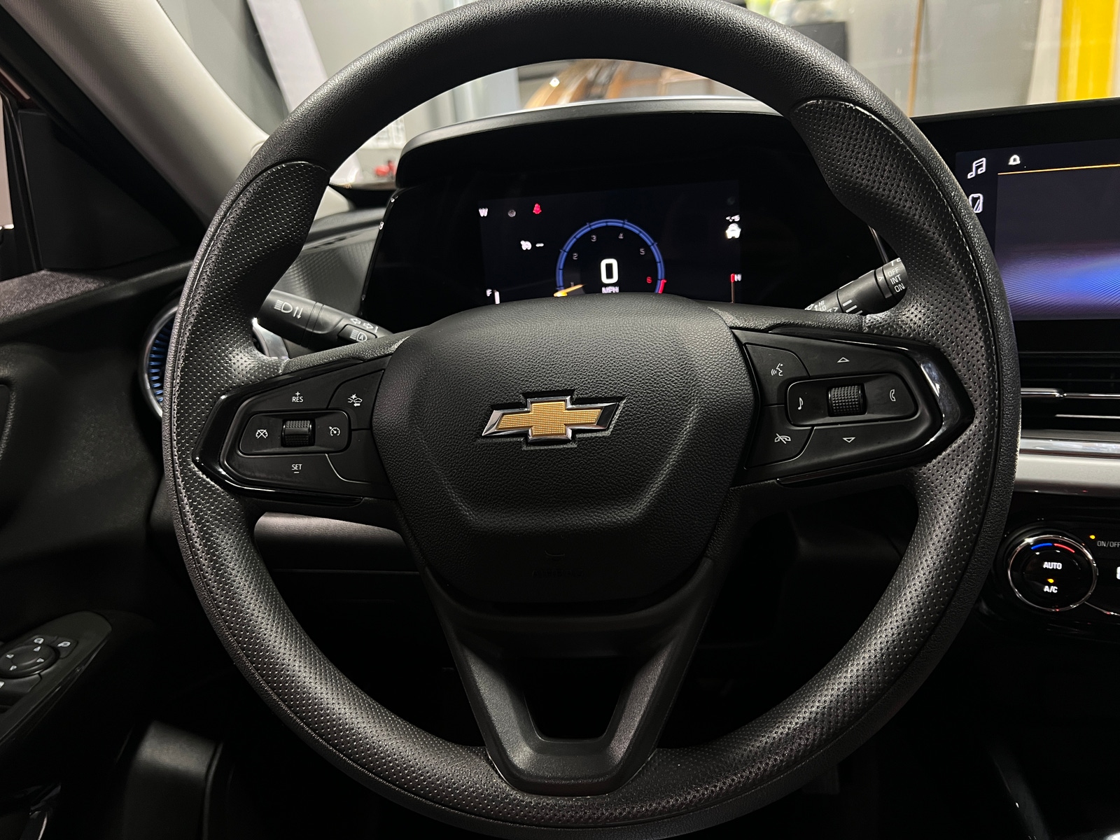 Thumbnail: 2025 Chevrolet Trax - 5