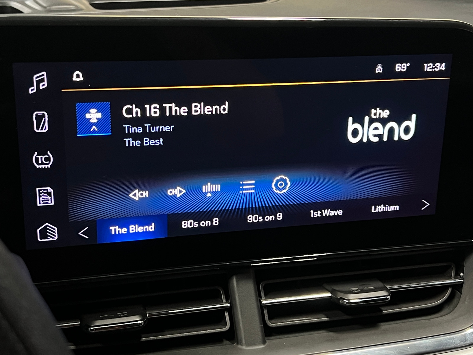 Thumbnail: 2025 Chevrolet Trax - 4