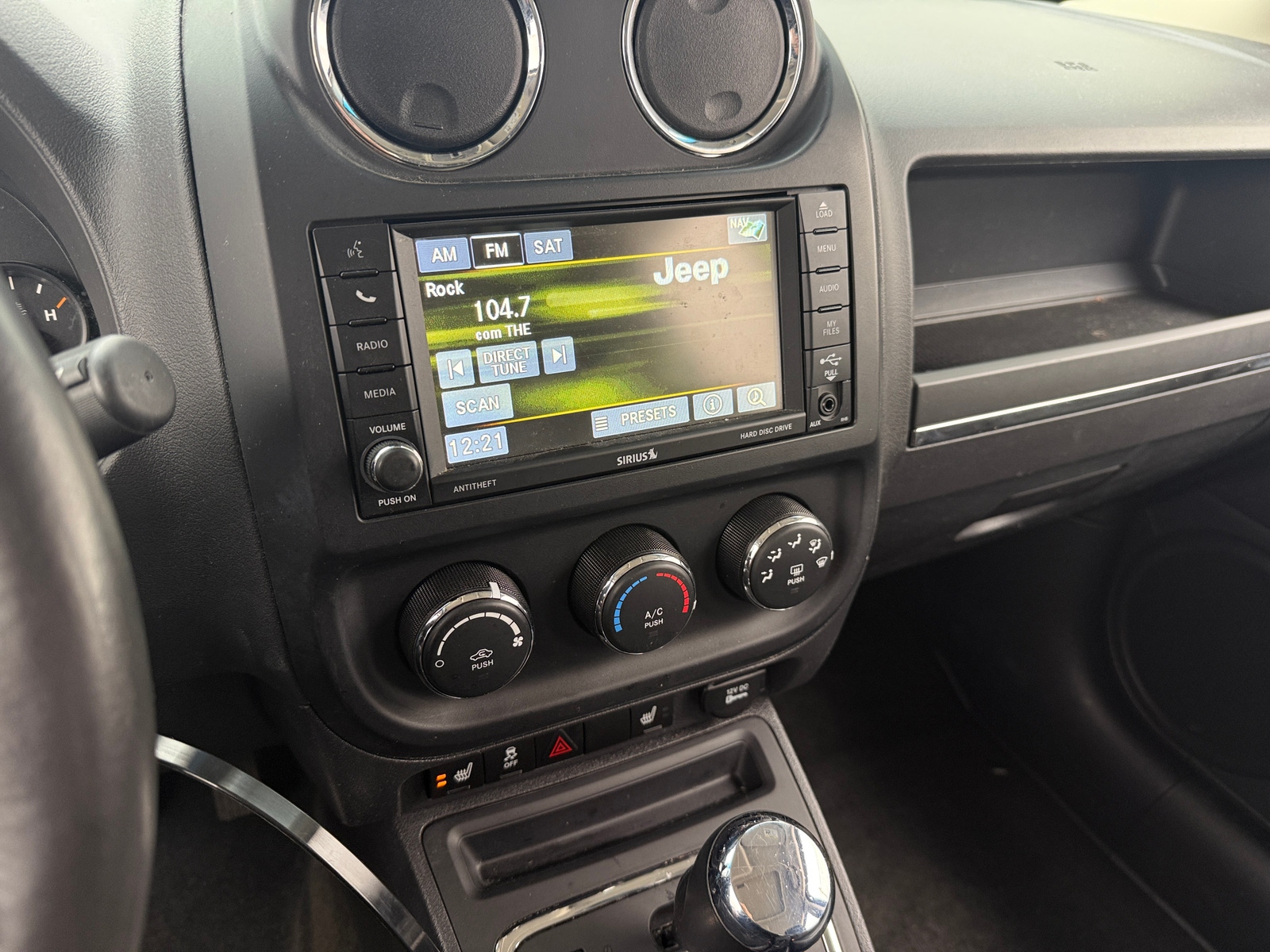 Thumbnail: 2016 Jeep Patriot - 3