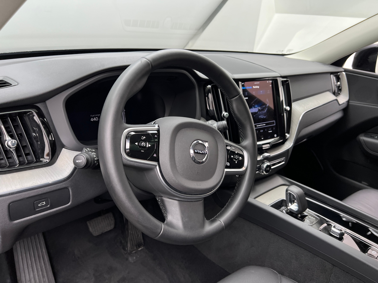 Thumbnail: 2025 Volvo XC60 - 4