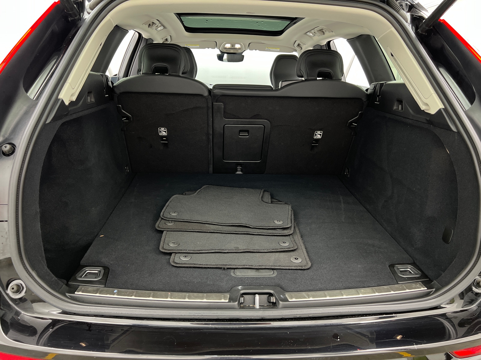 Thumbnail: 2025 Volvo XC60 - 6