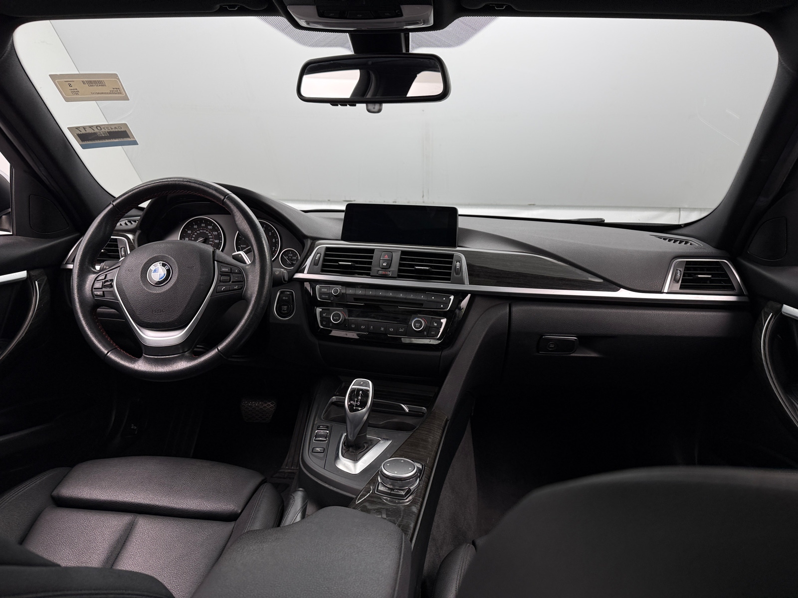 Thumbnail: 2017 BMW 3 Series - 2