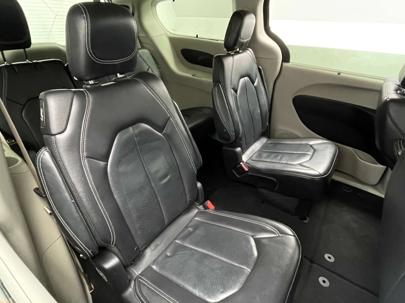 Thumbnail: 2022 Chrysler Pacifica - 5