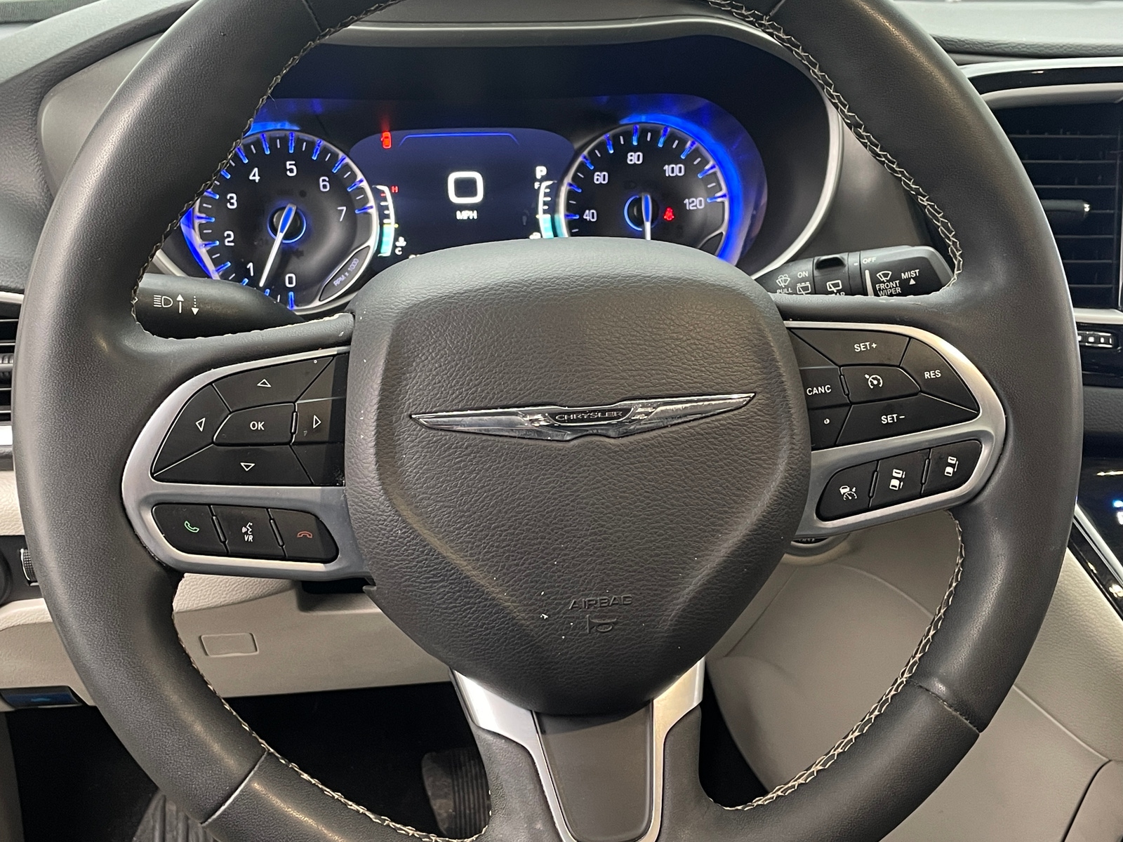 Thumbnail: 2022 Chrysler Pacifica - 4