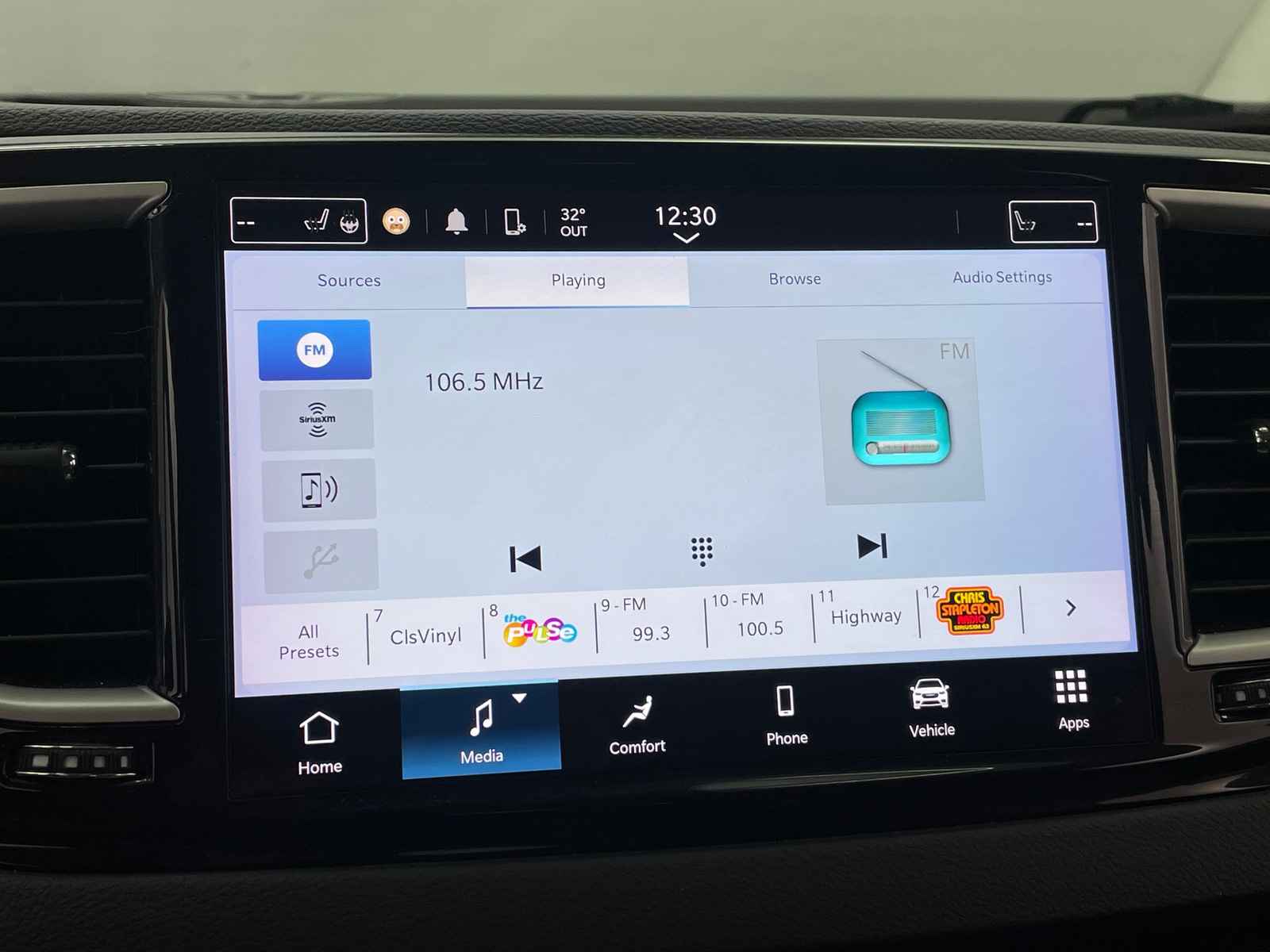 Thumbnail: 2022 Chrysler Pacifica - 3