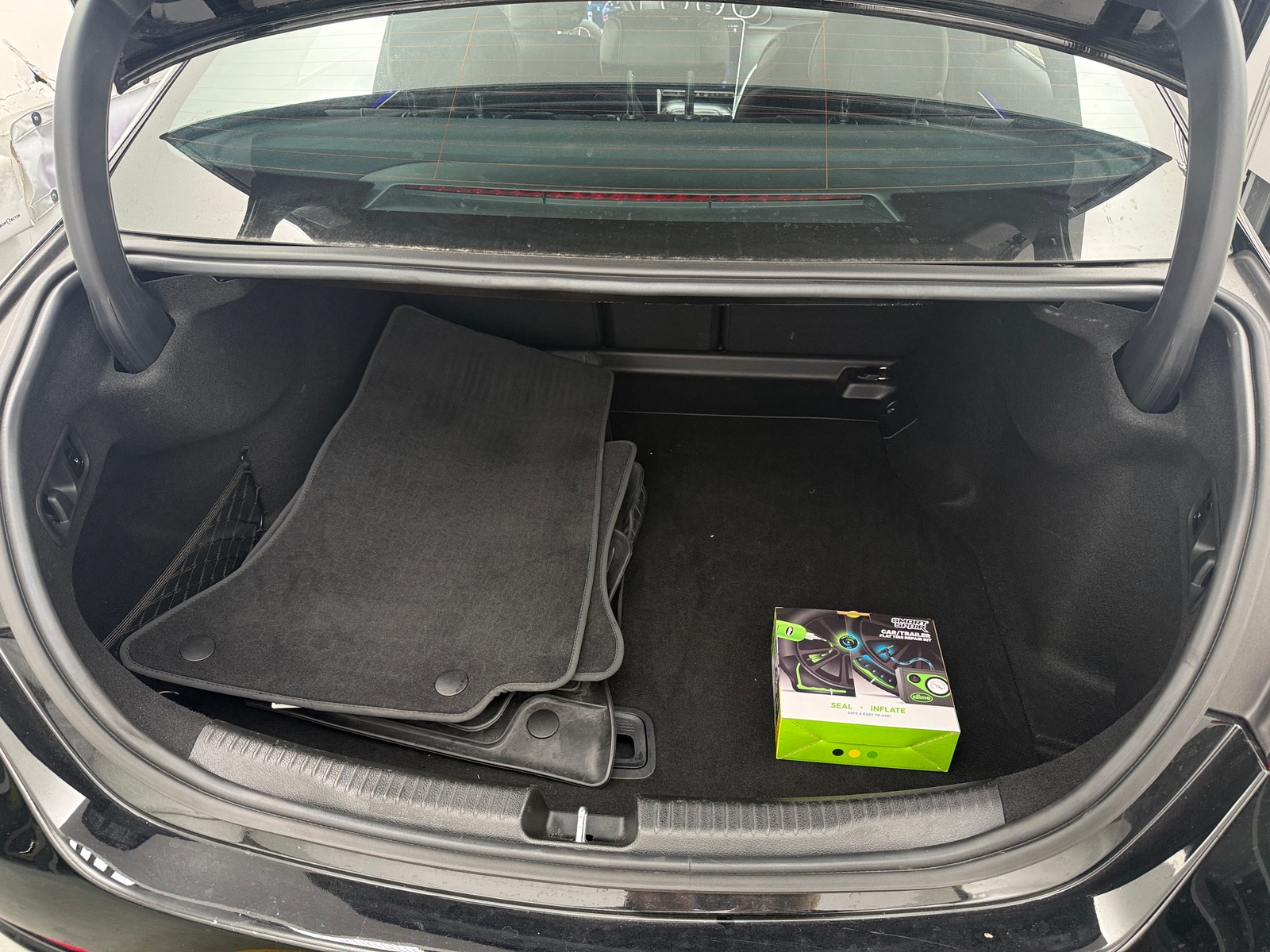 Thumbnail: 2025 Mercedes-Benz C-Class - 6