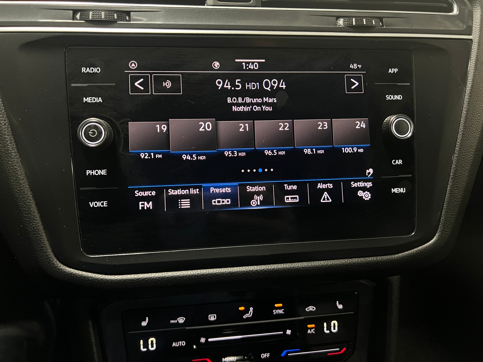 Thumbnail: 2022 Volkswagen Tiguan - 3