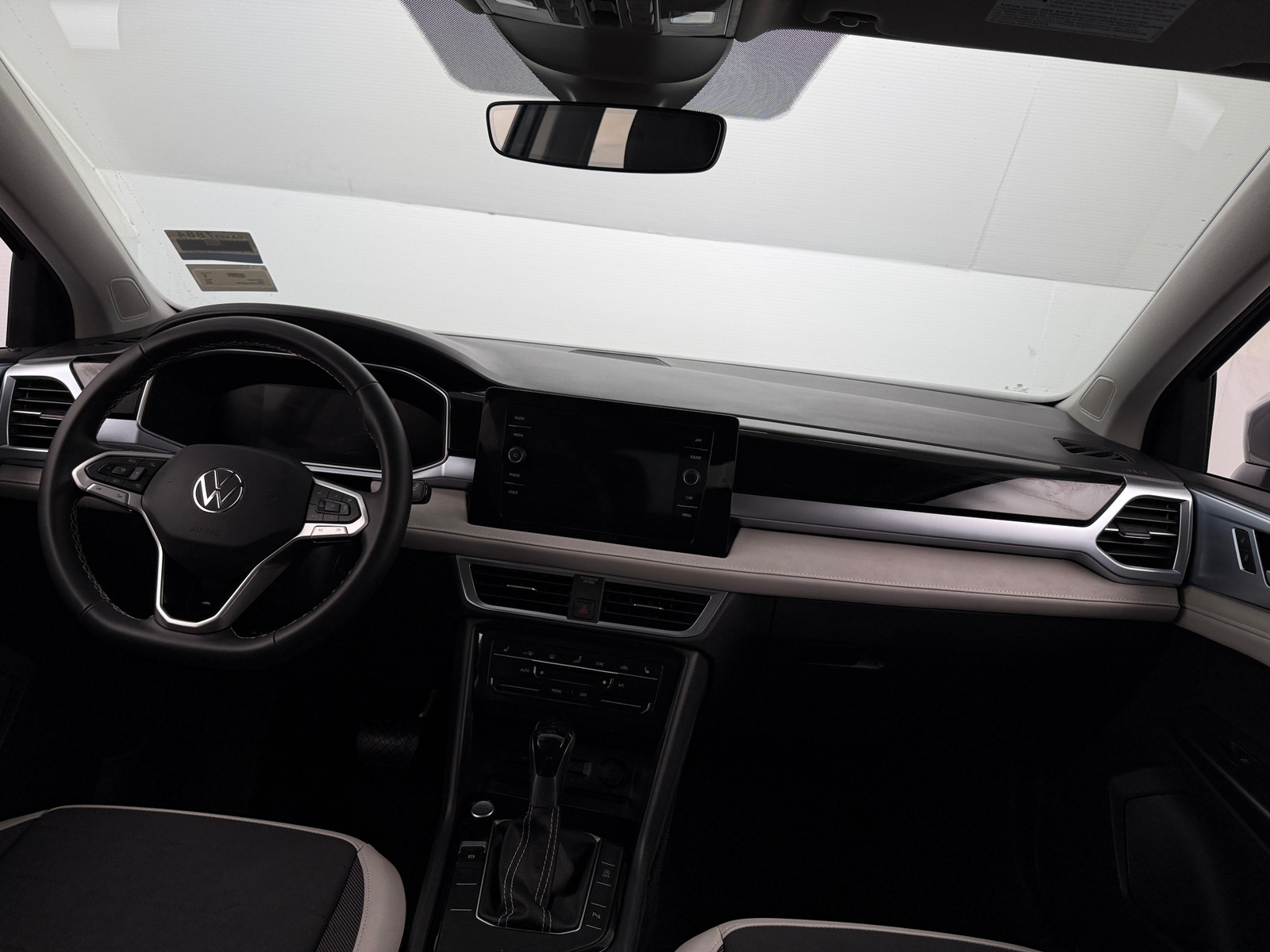 Thumbnail: 2025 Volkswagen Taos - 3