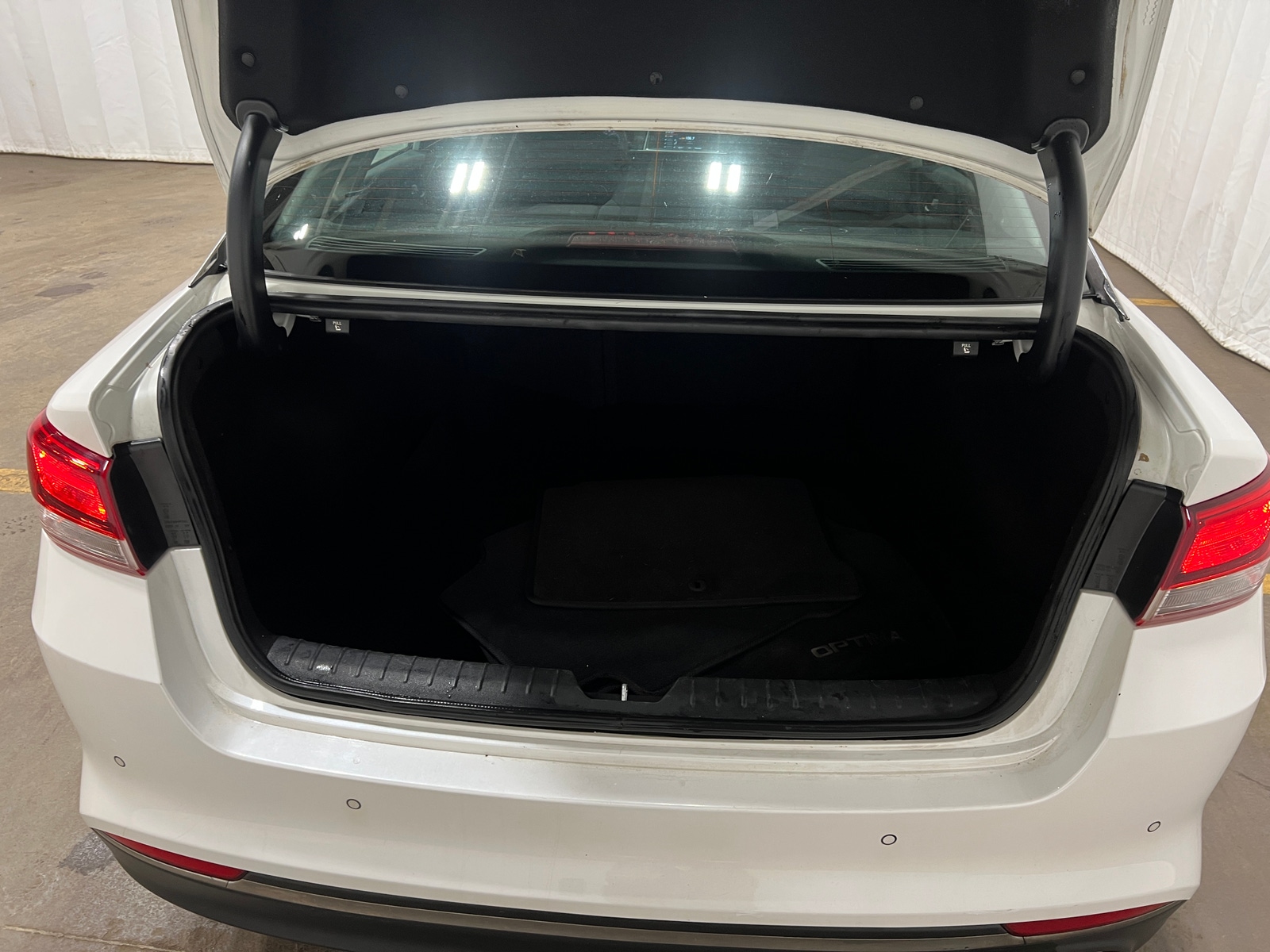 Thumbnail: 2018 Kia Optima - 7