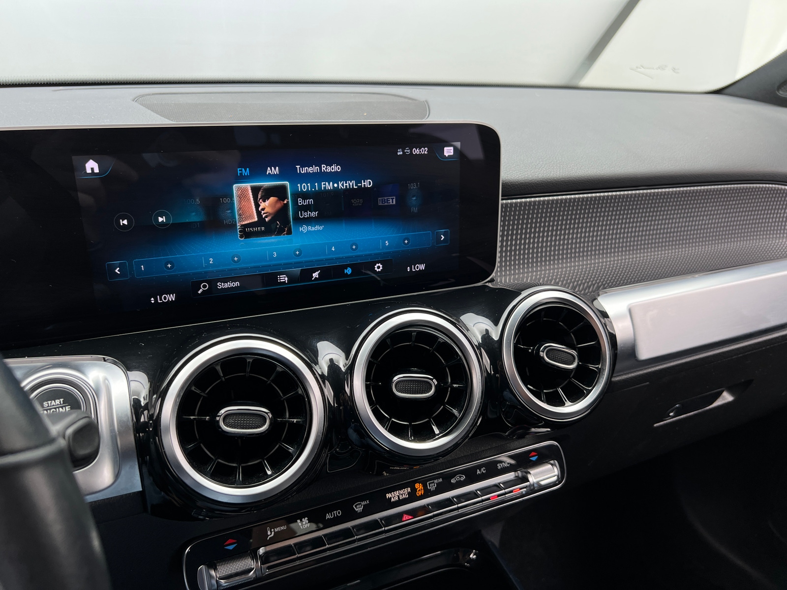 Thumbnail: 2021 Mercedes-Benz GLB - 3