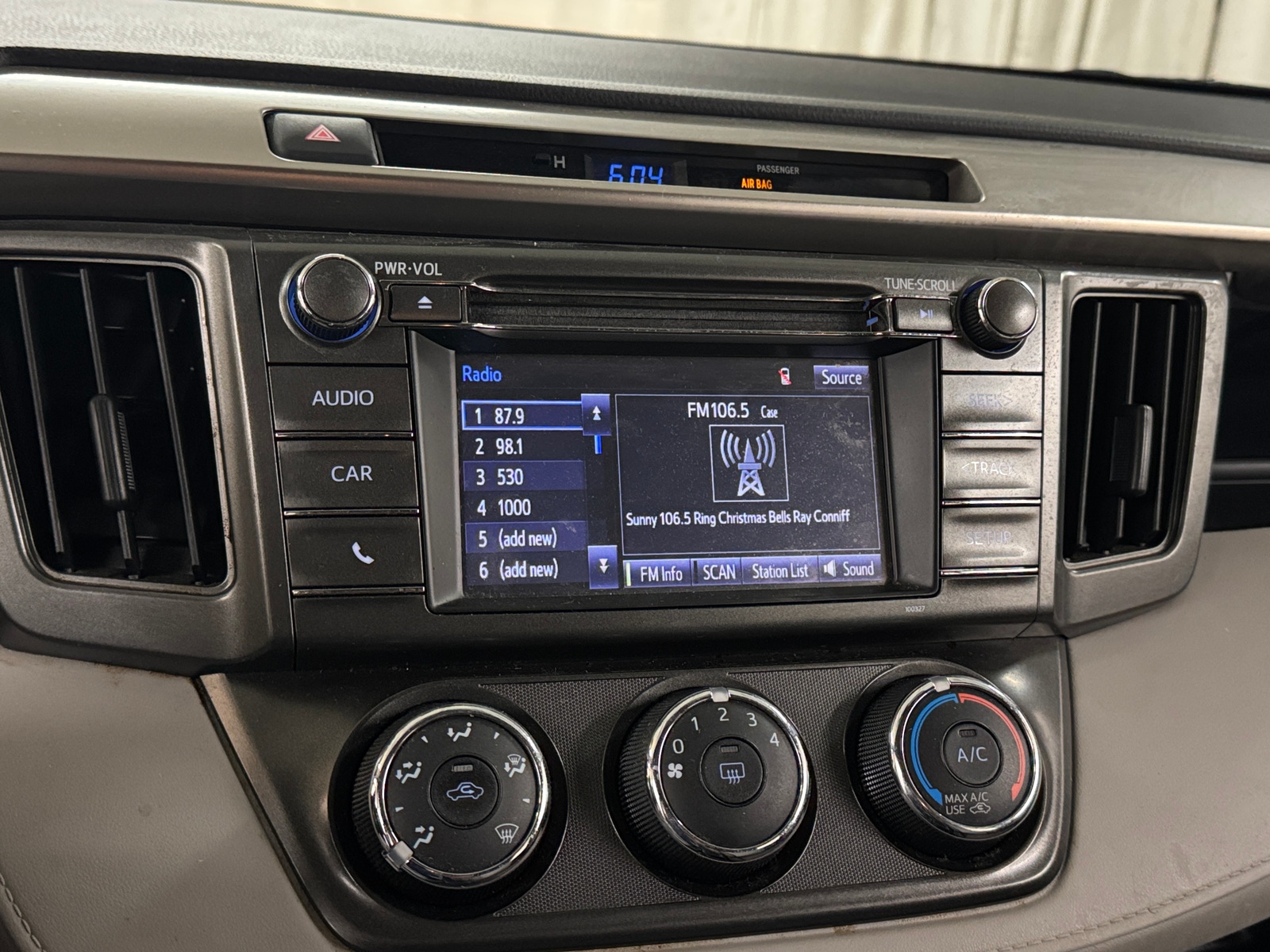 Thumbnail: 2014 Toyota RAV4 - 4