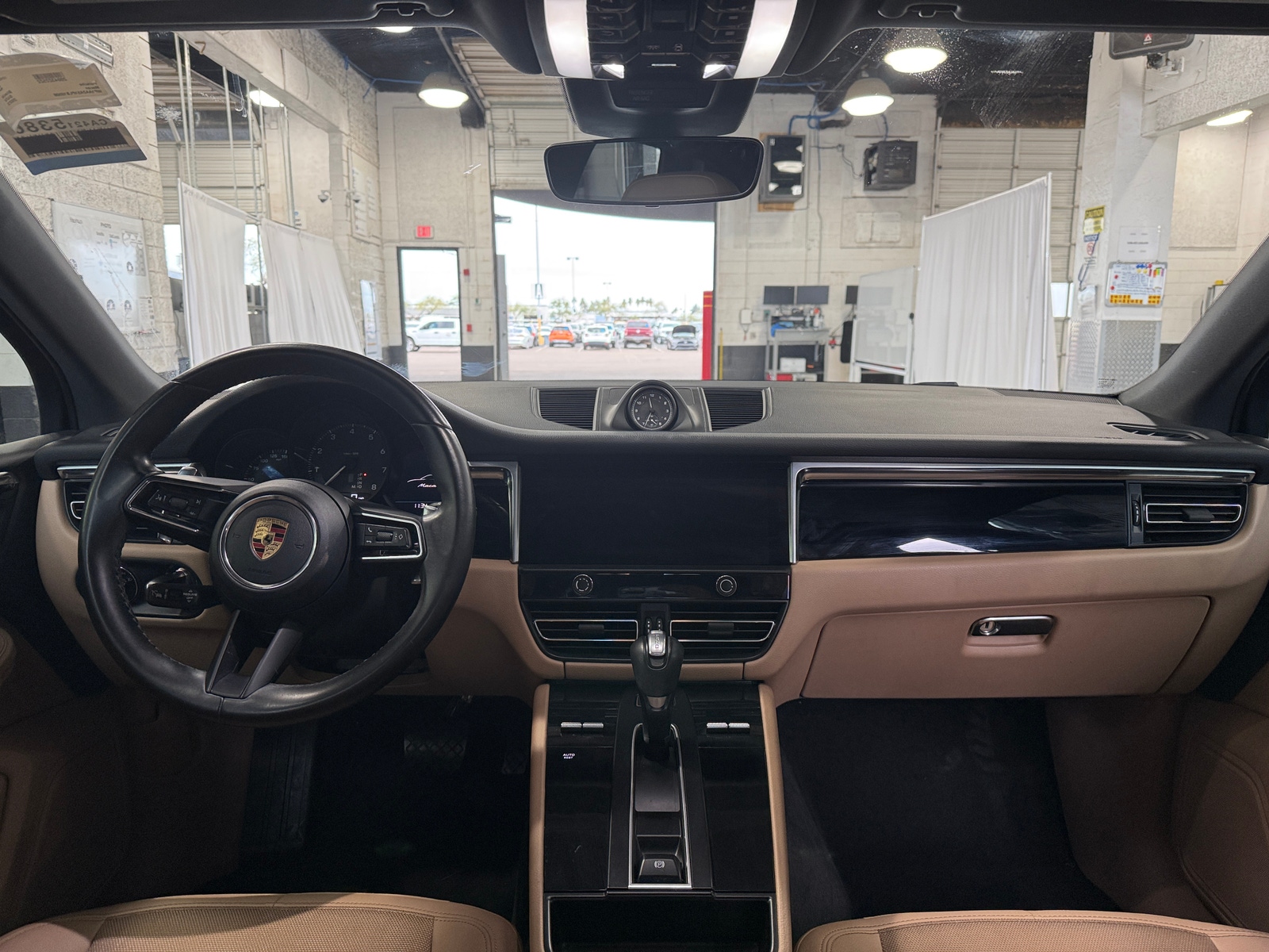 Thumbnail: 2023 Porsche Macan - 2