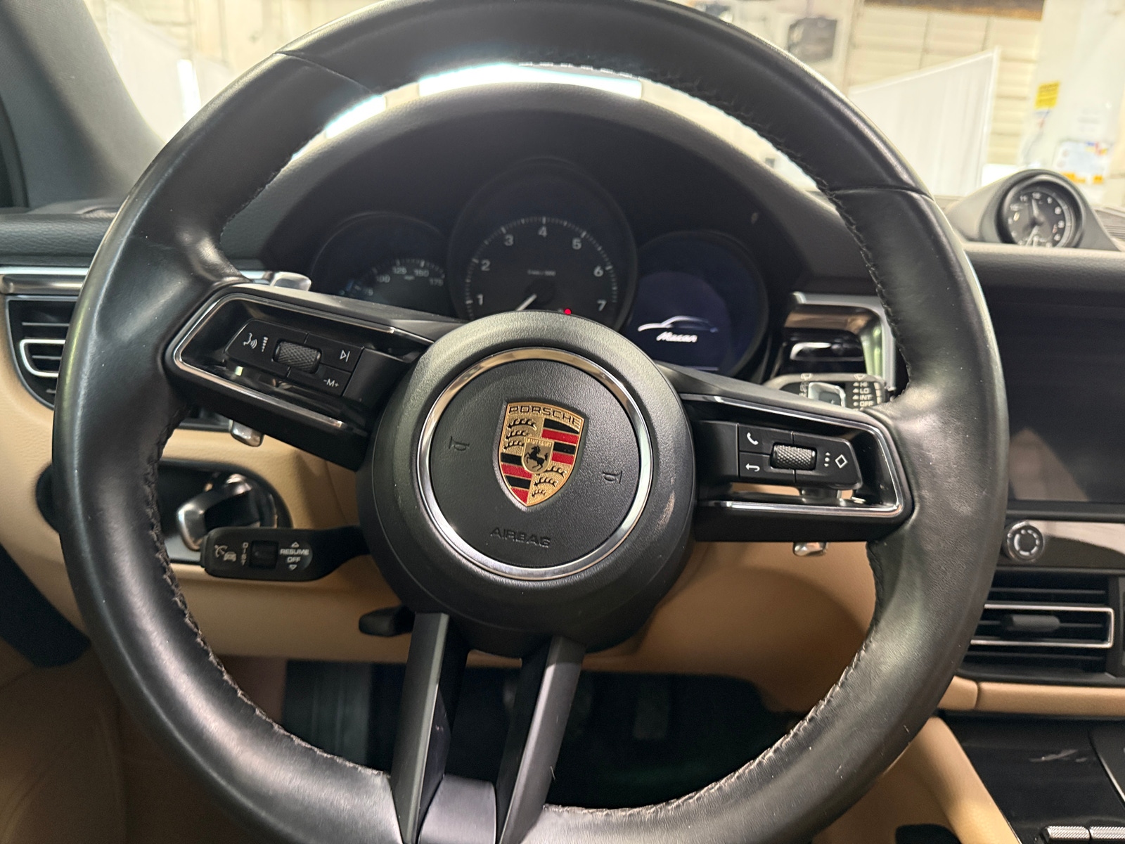 Thumbnail: 2023 Porsche Macan - 4