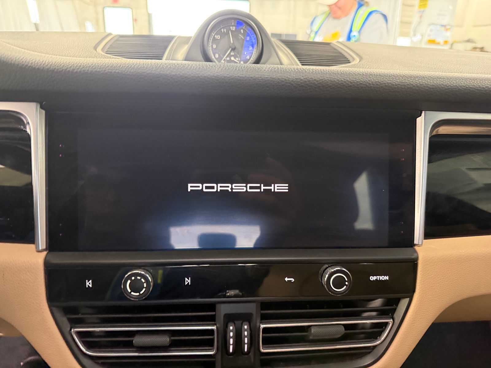 Thumbnail: 2023 Porsche Macan - 3