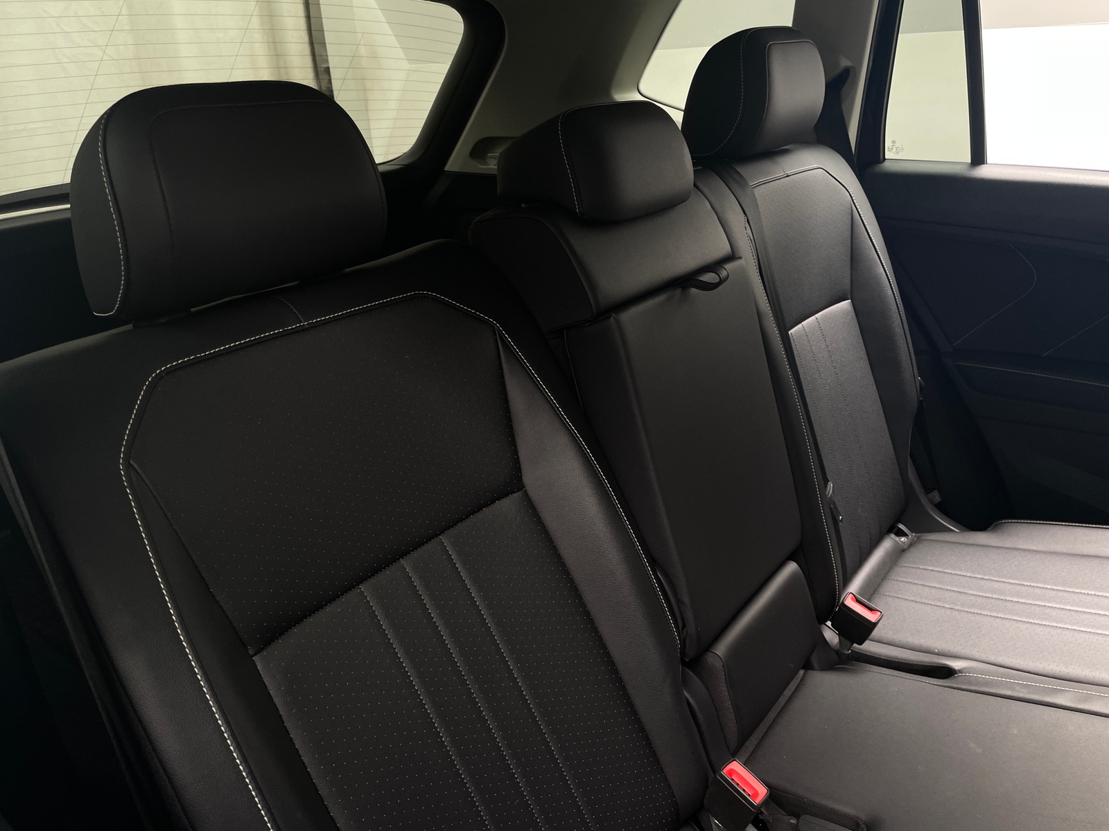 Thumbnail: 2023 Volkswagen Tiguan - 5