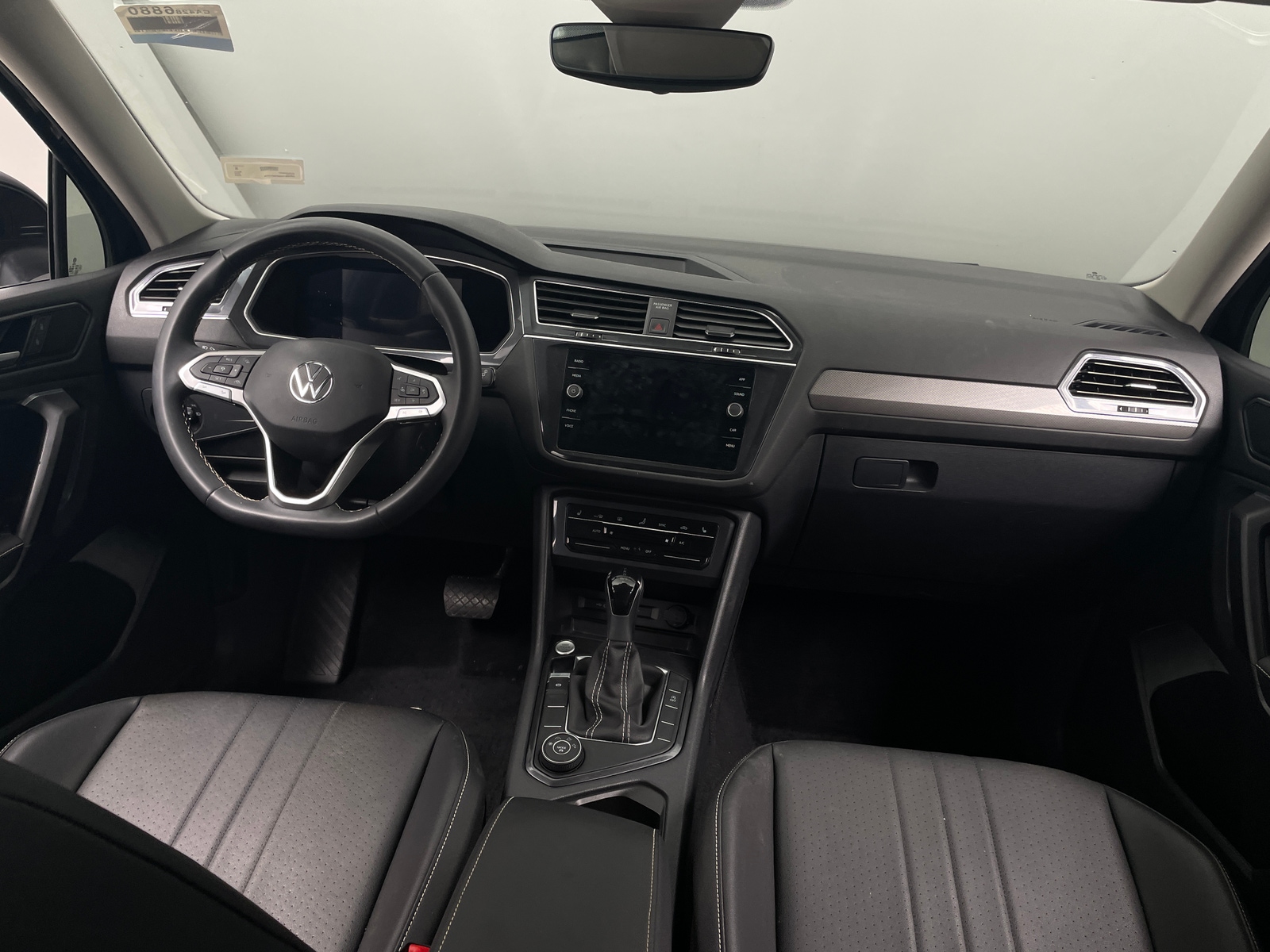 Thumbnail: 2023 Volkswagen Tiguan - 2