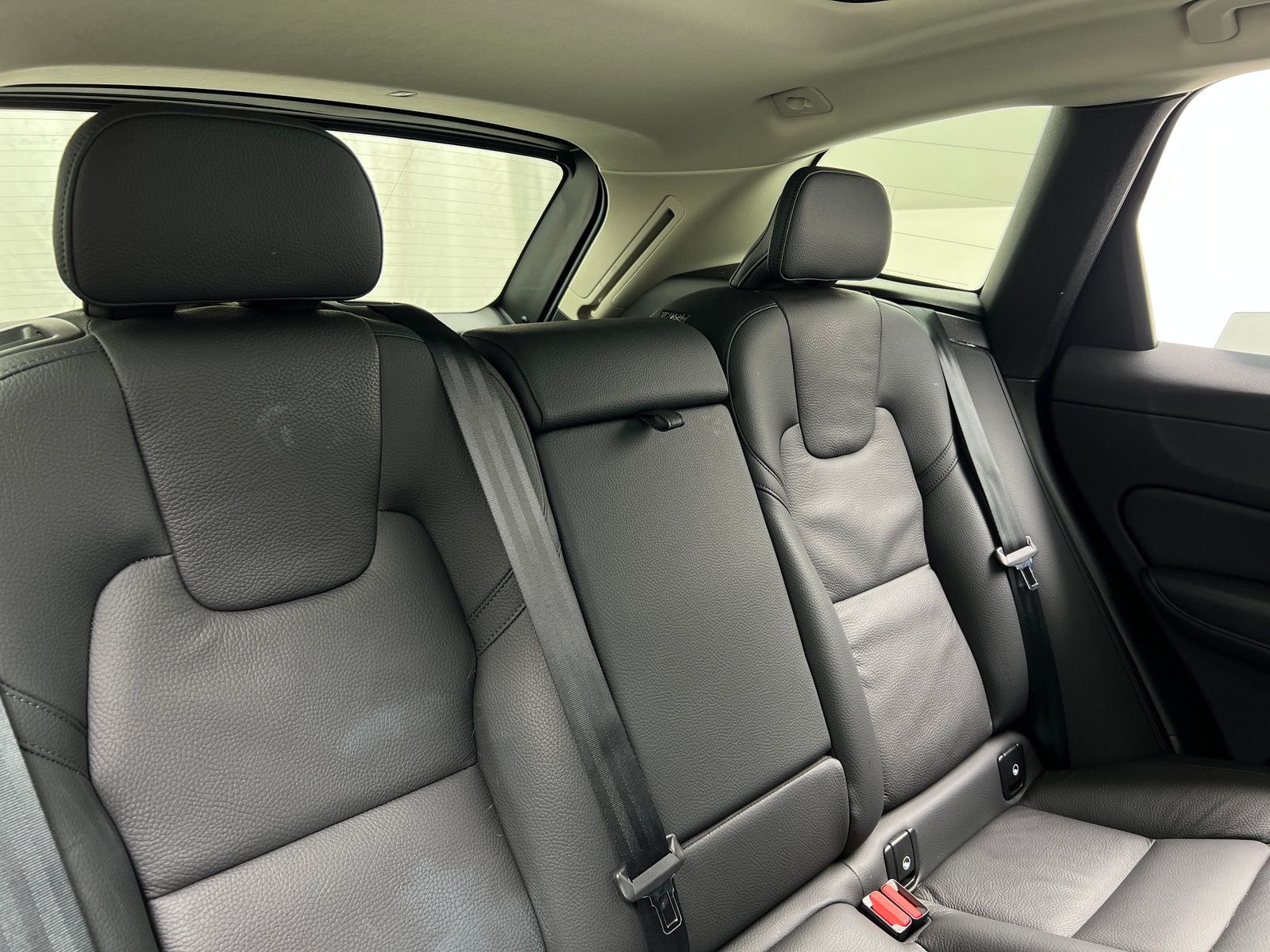 Thumbnail: 2025 Volvo XC60 - 5