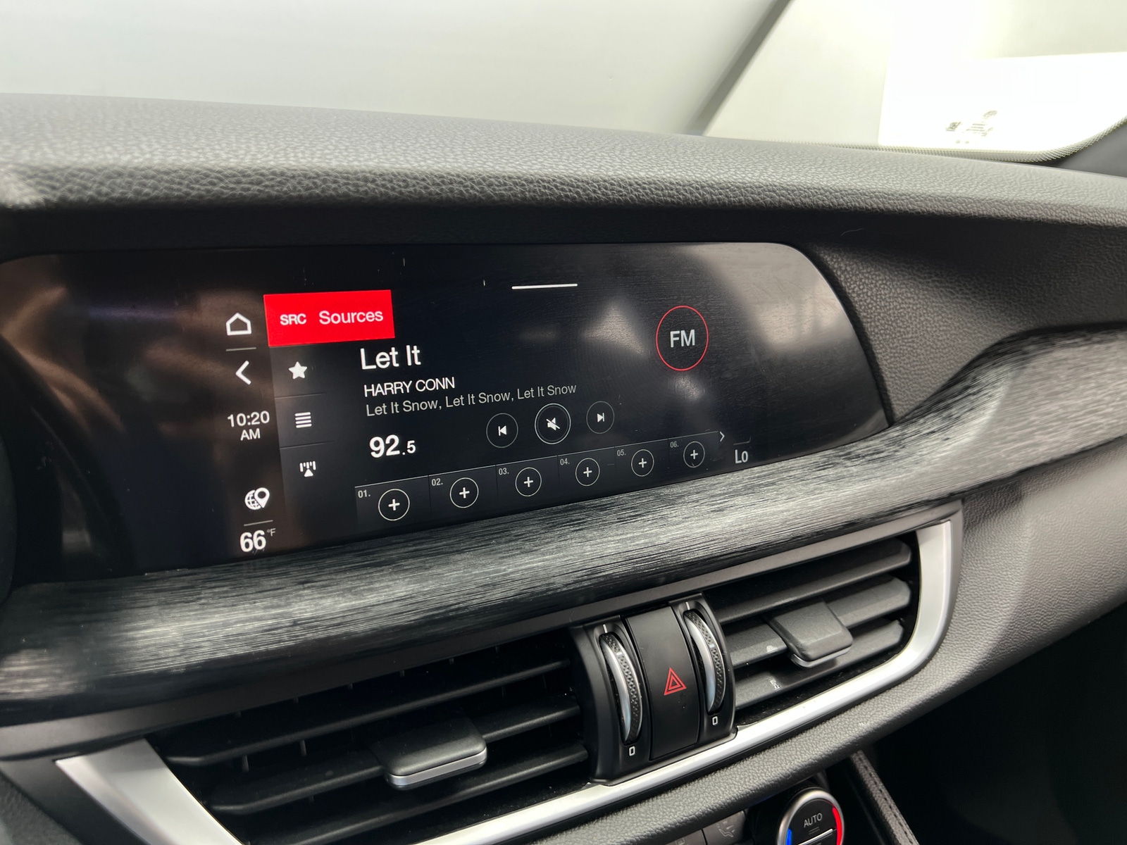 Thumbnail: 2022 Alfa Romeo Stelvio - 3