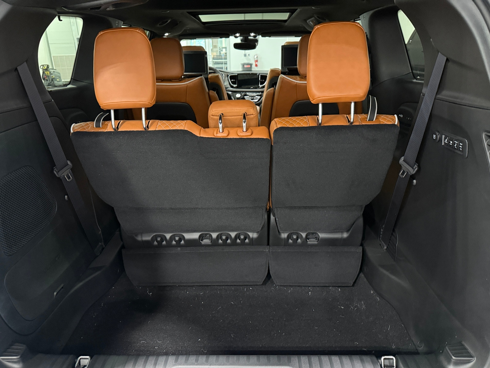 Thumbnail: 2026 Chrysler Pacifica - 6