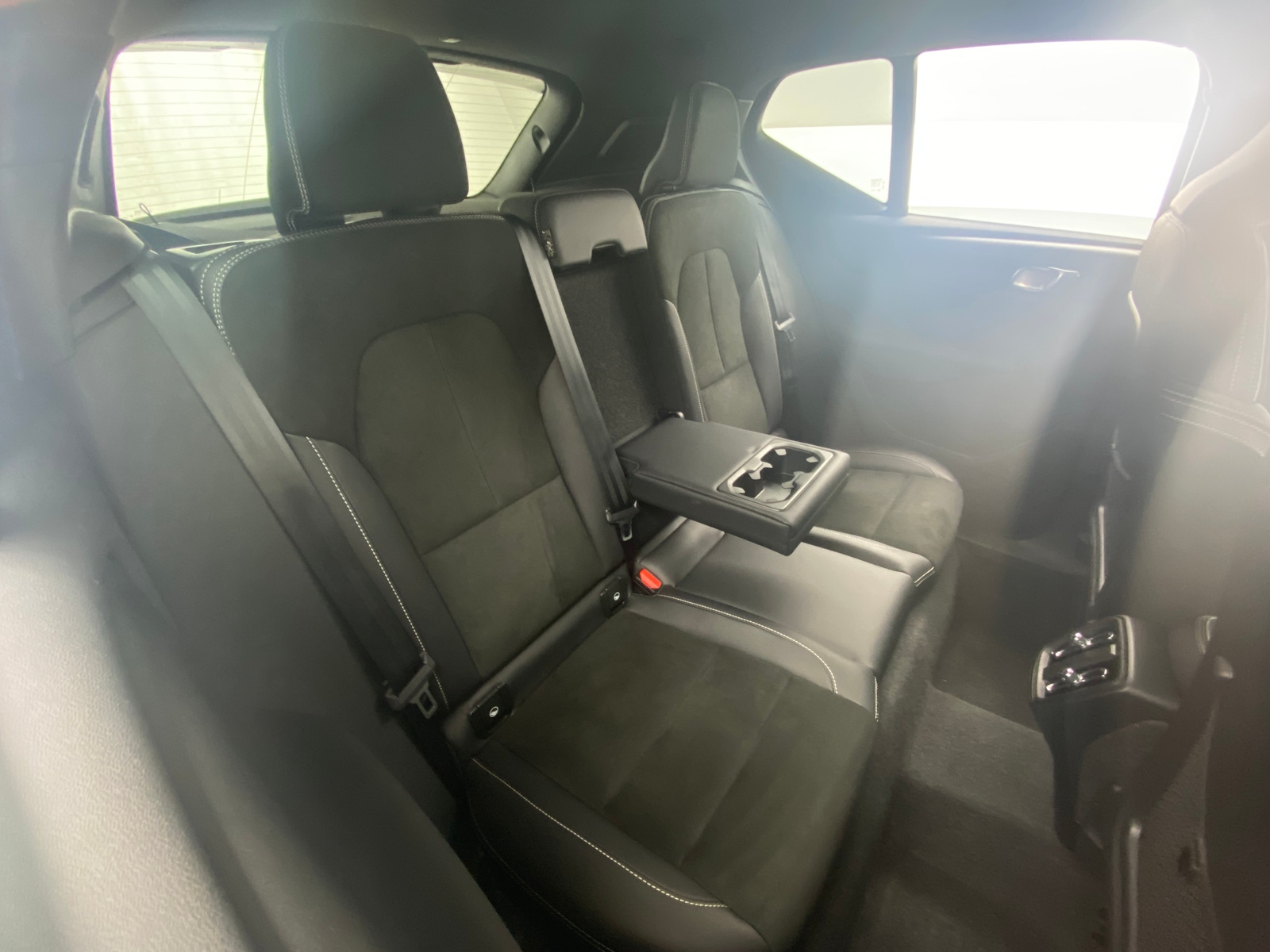 Thumbnail: 2022 Volvo XC40 - 5