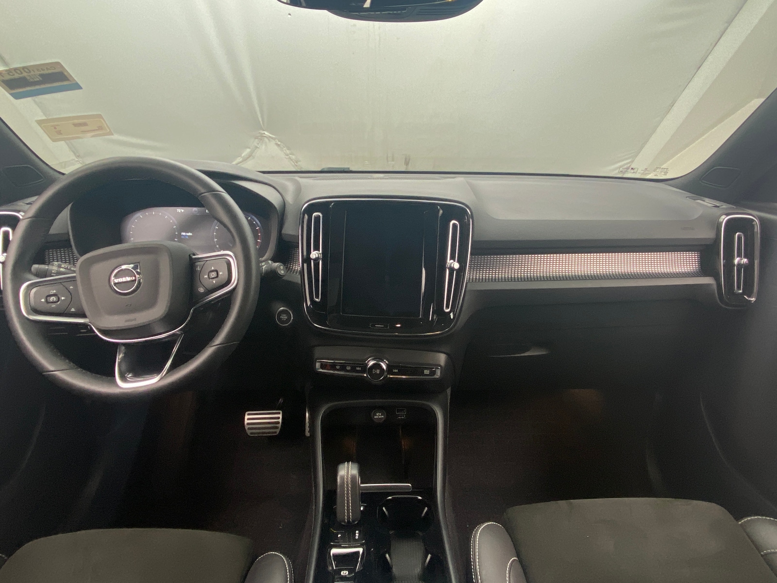 Thumbnail: 2022 Volvo XC40 - 2