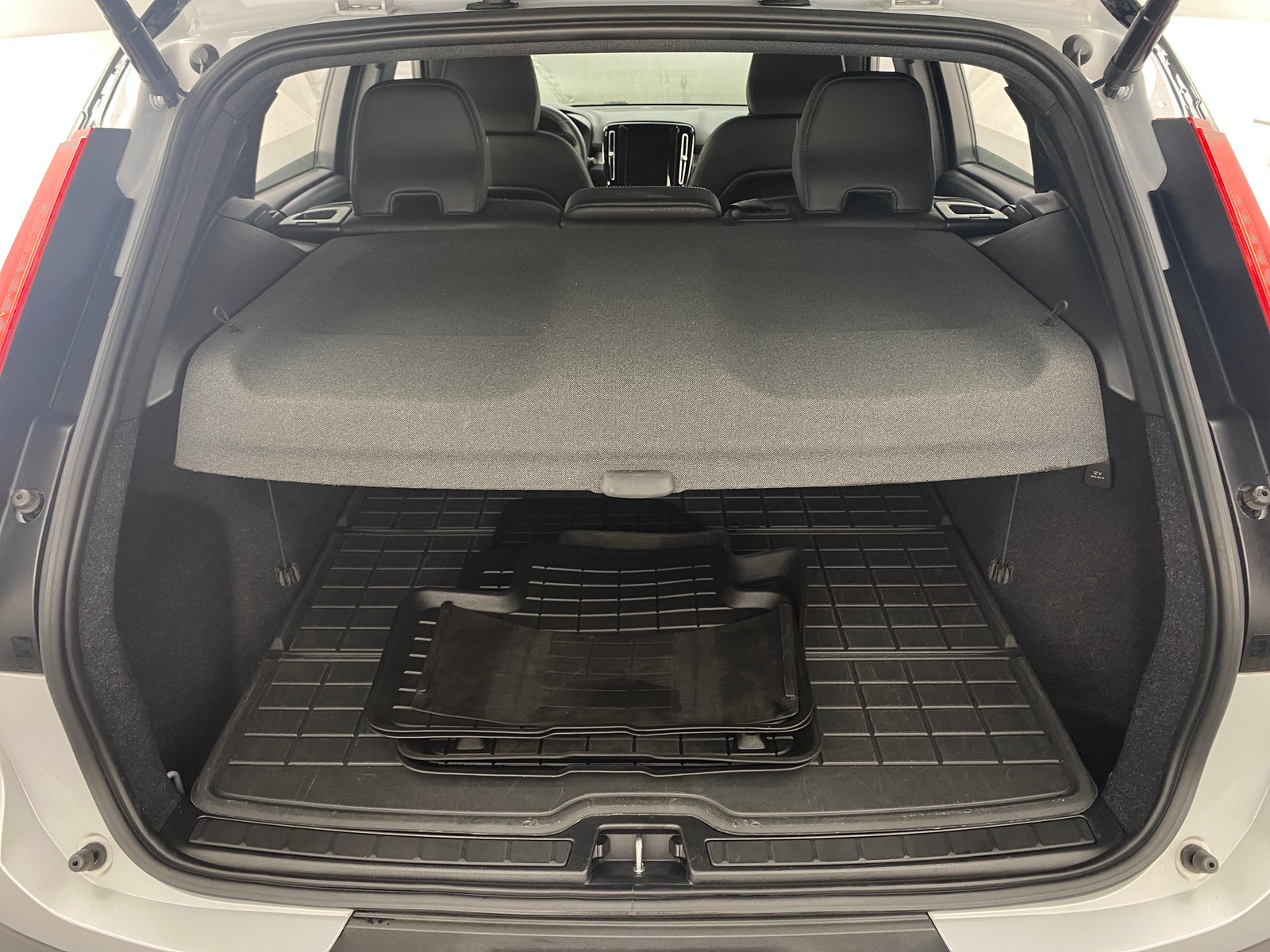 Thumbnail: 2022 Volvo XC40 - 6