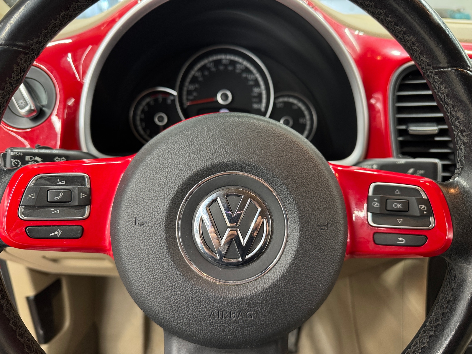 Thumbnail: 2014 Volkswagen Beetle - 4