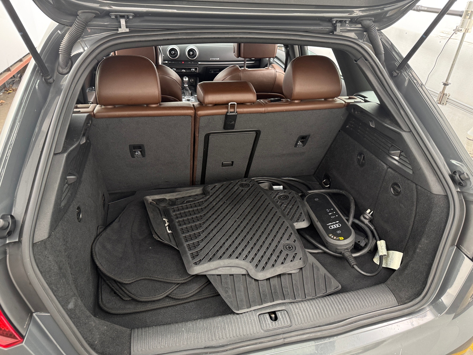 Thumbnail: 2017 Audi A3 e-tron - 6