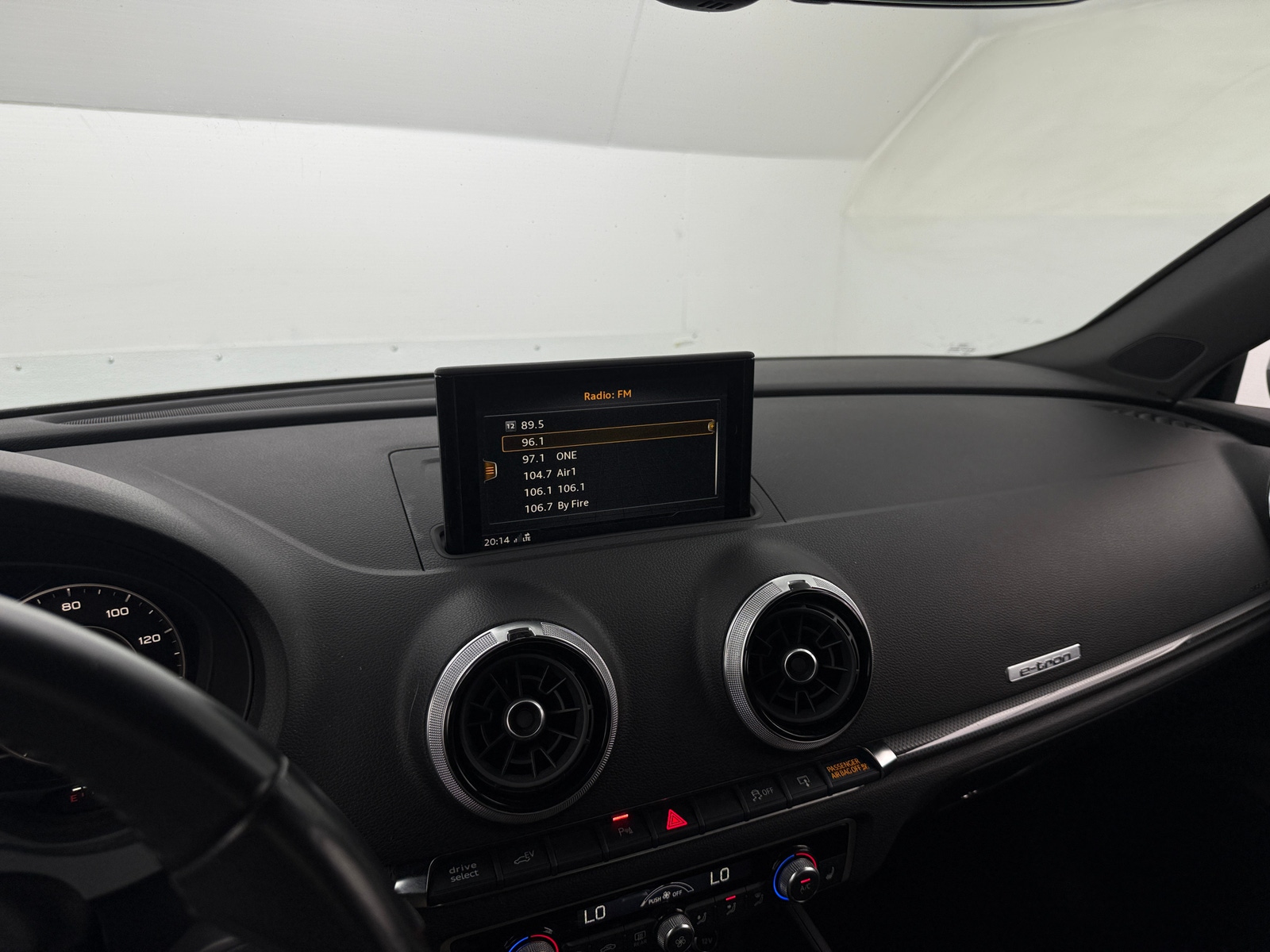 Thumbnail: 2017 Audi A3 e-tron - 3