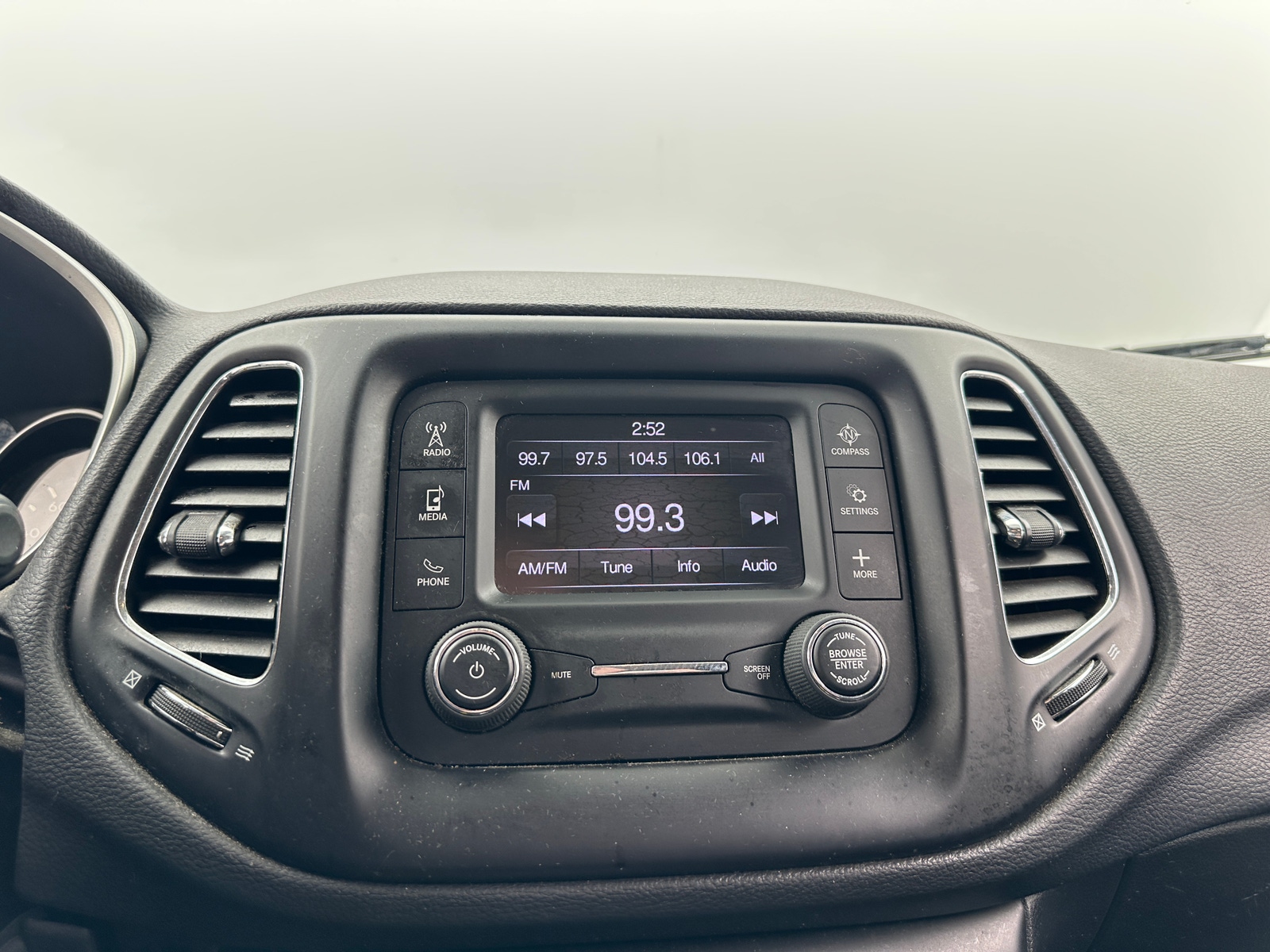 Thumbnail: 2018 Jeep Compass - 4