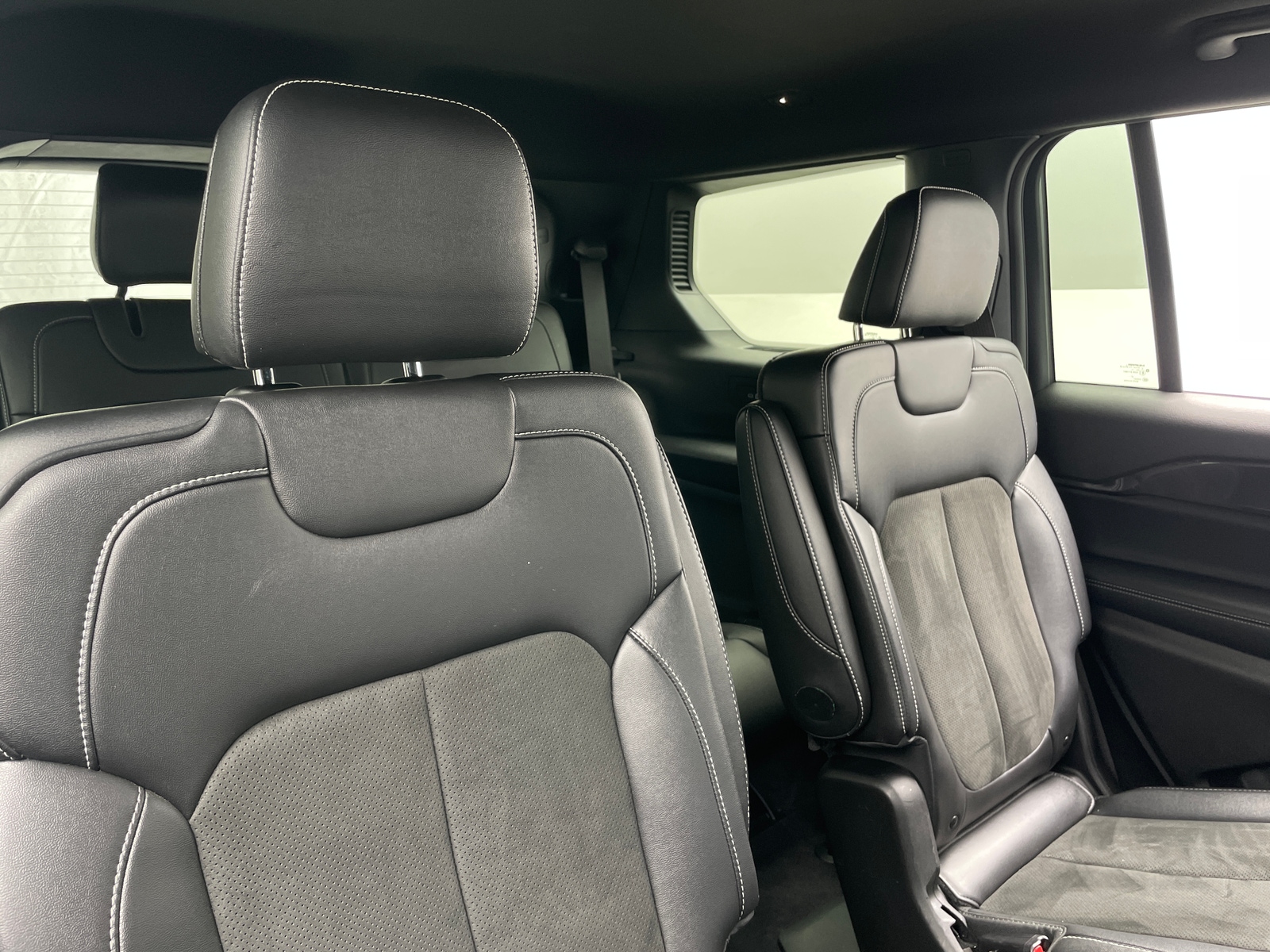 Thumbnail: 2022 Jeep Grand Cherokee L - 5