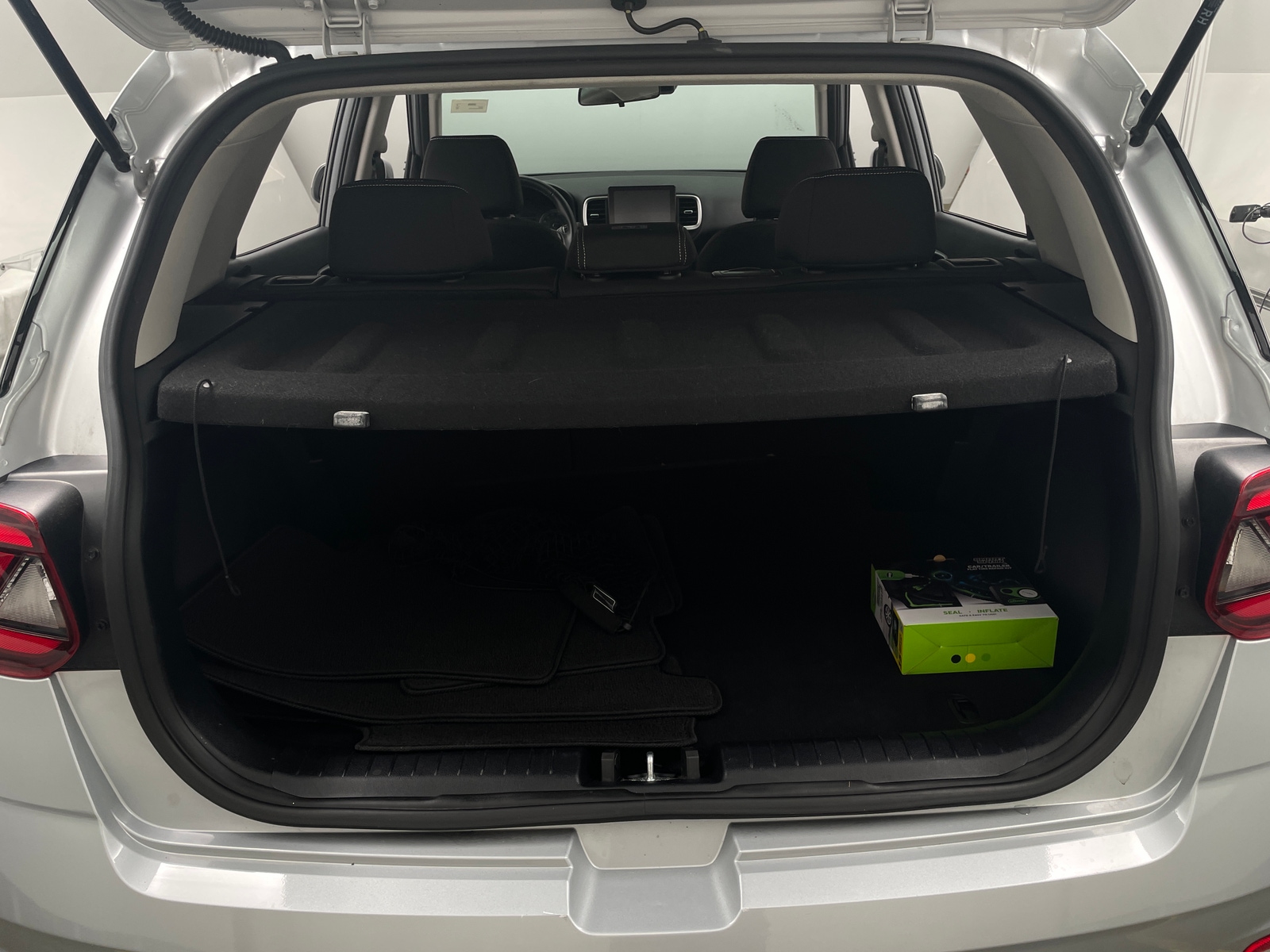 Thumbnail: 2022 Hyundai Venue - 7