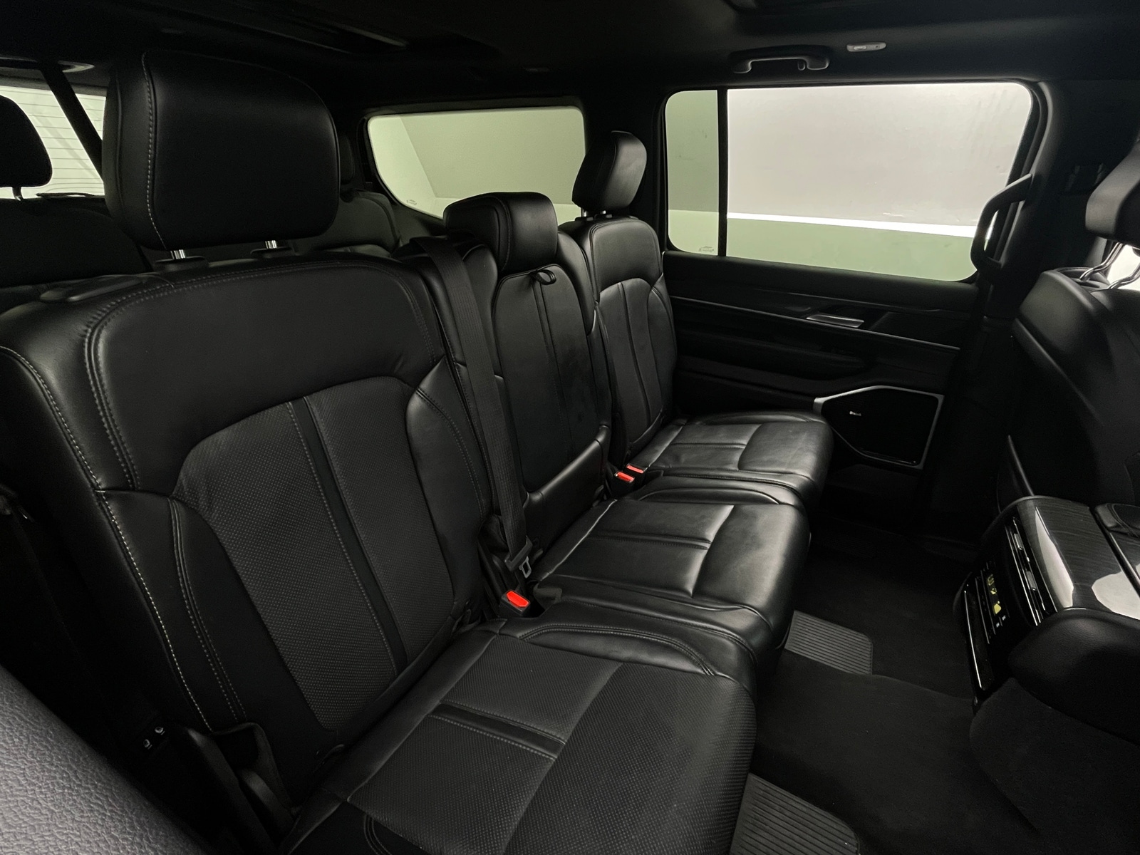 Thumbnail: 2022 Jeep Wagoneer - 5