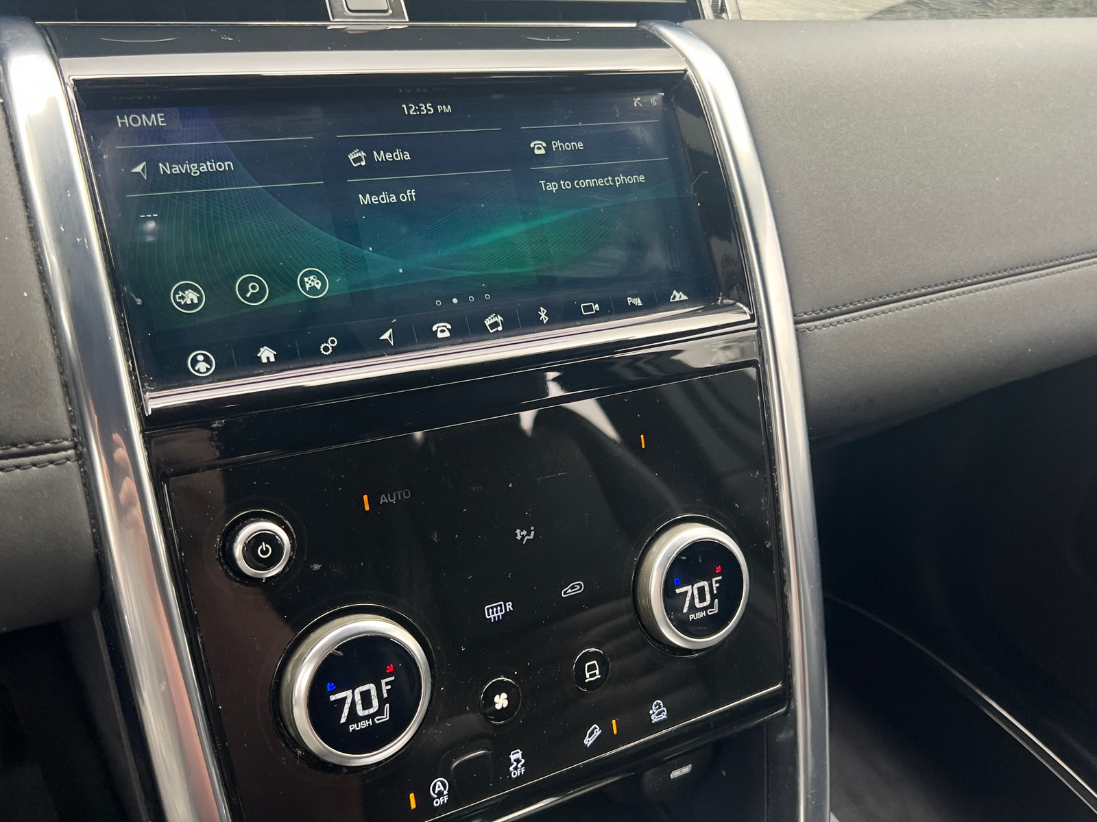 Thumbnail: 2020 Land Rover Discovery Sport - 3